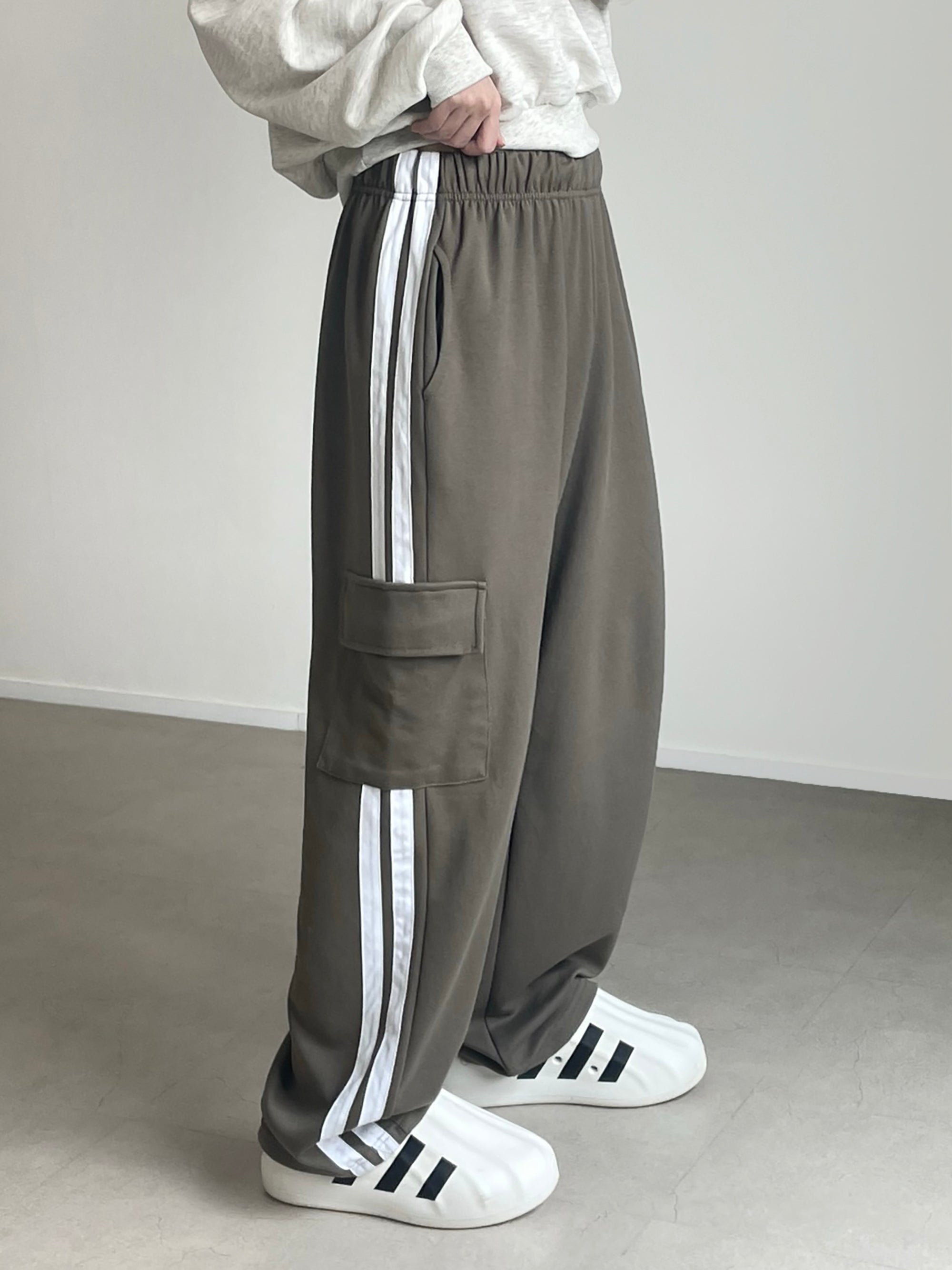 W LINE CARGO SWEAT Pants