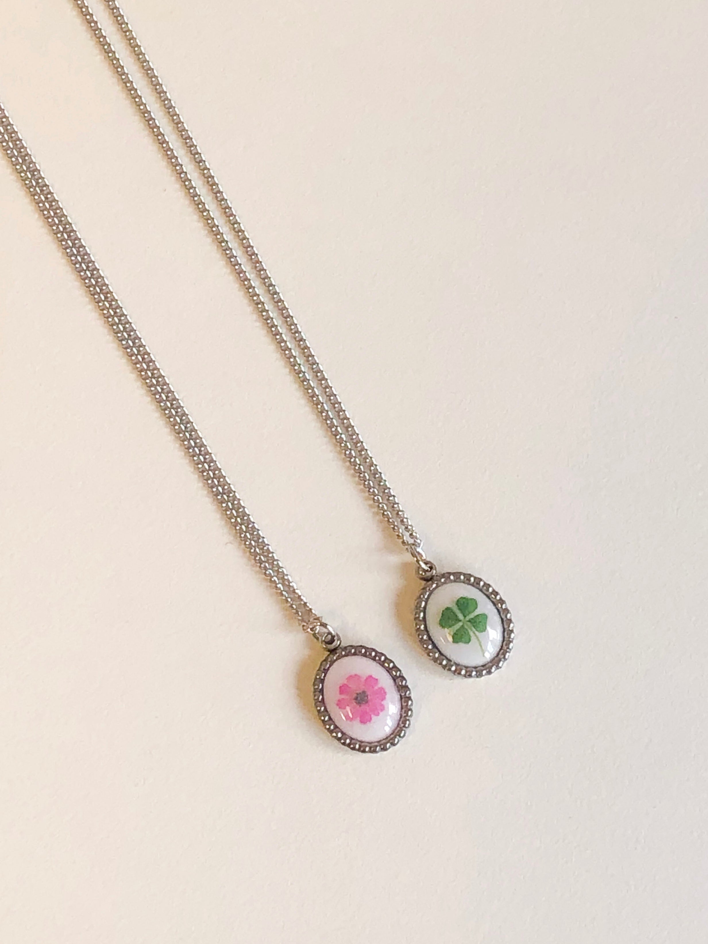 Flower Pendant Necklace (2 Designs)