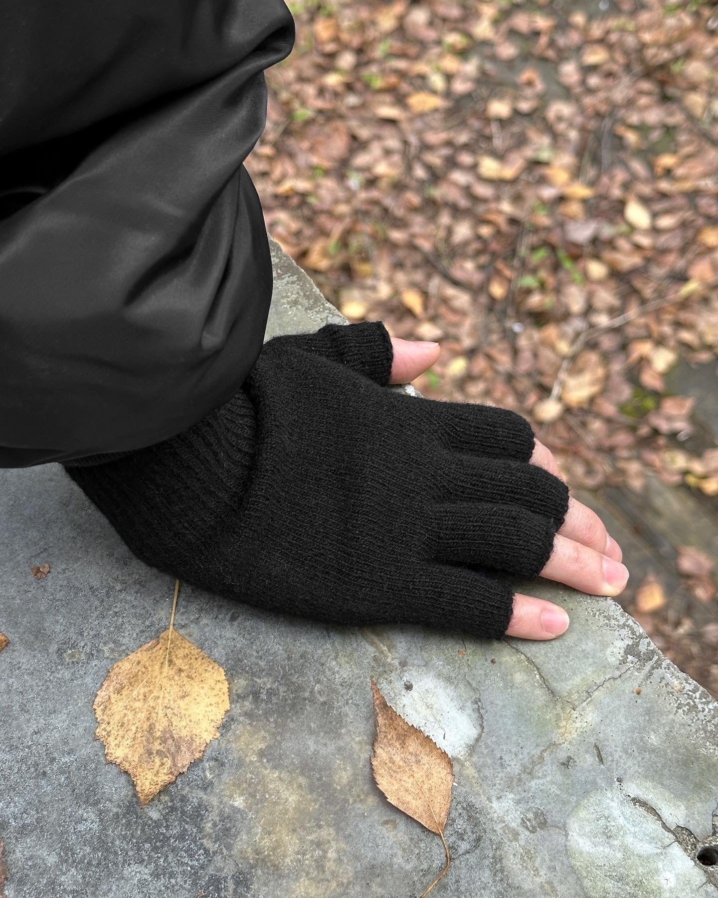 Wool finger gloves