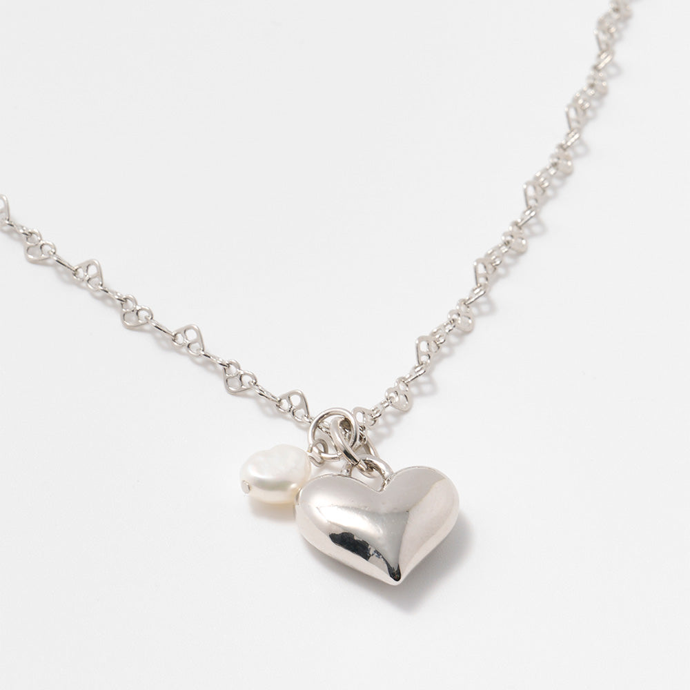 Heart, pearl pendant necklace