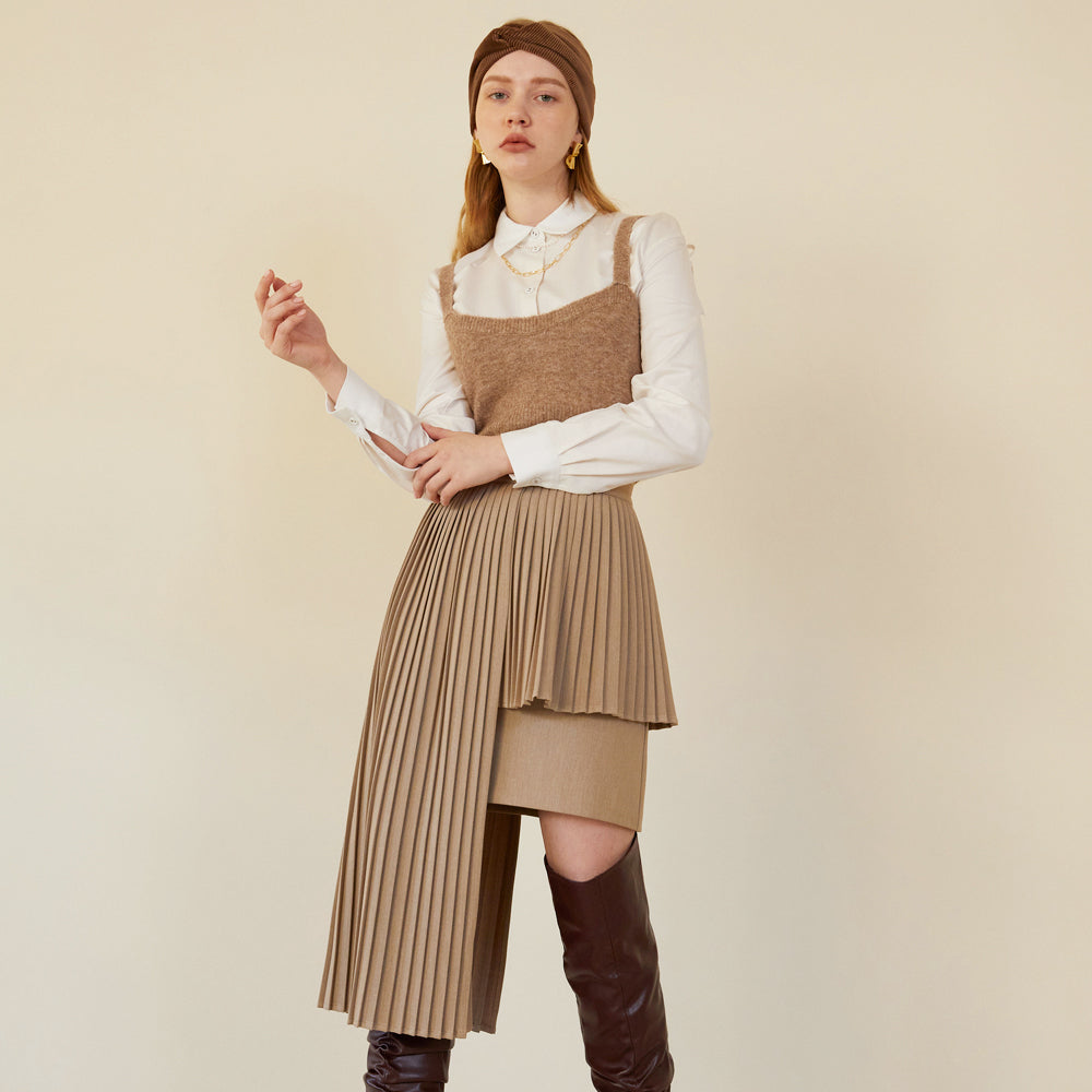 UNBAL PLEATS SKIRT (CARAMEL BEIGE)