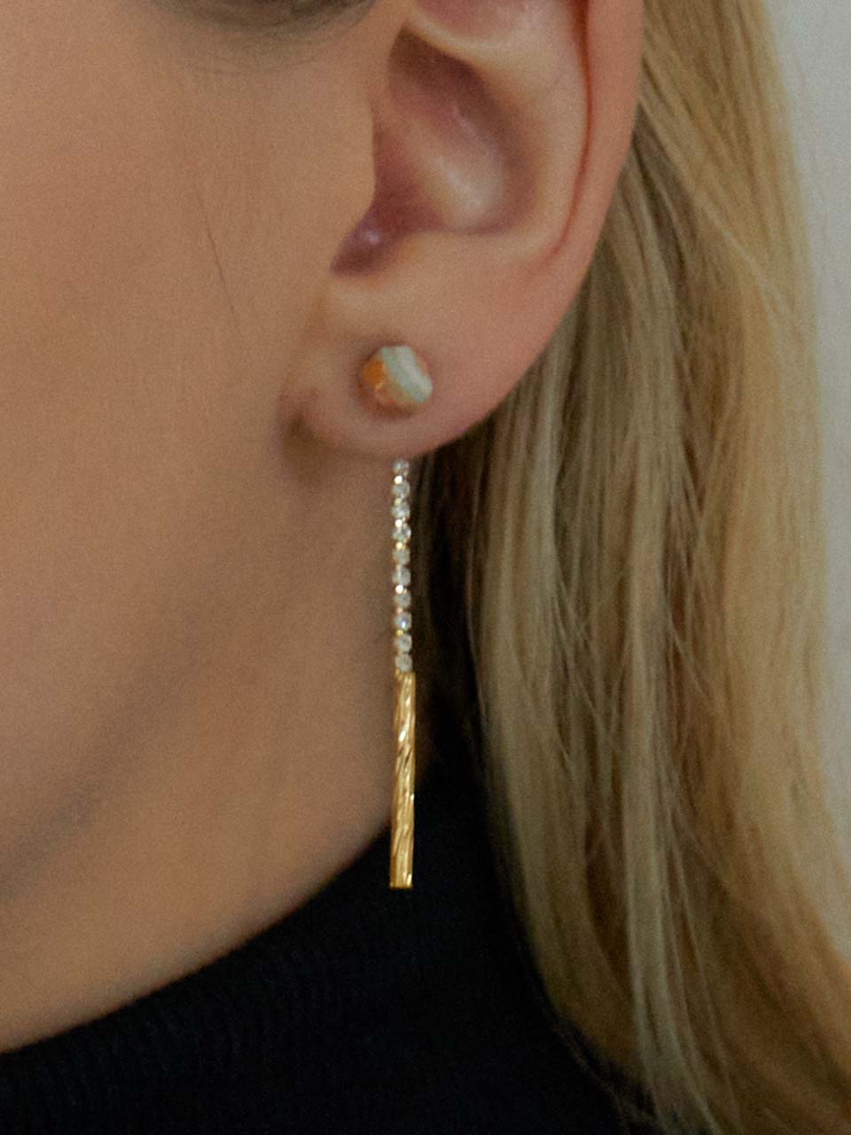 2021 PANTONE stratum drop earring (OR)