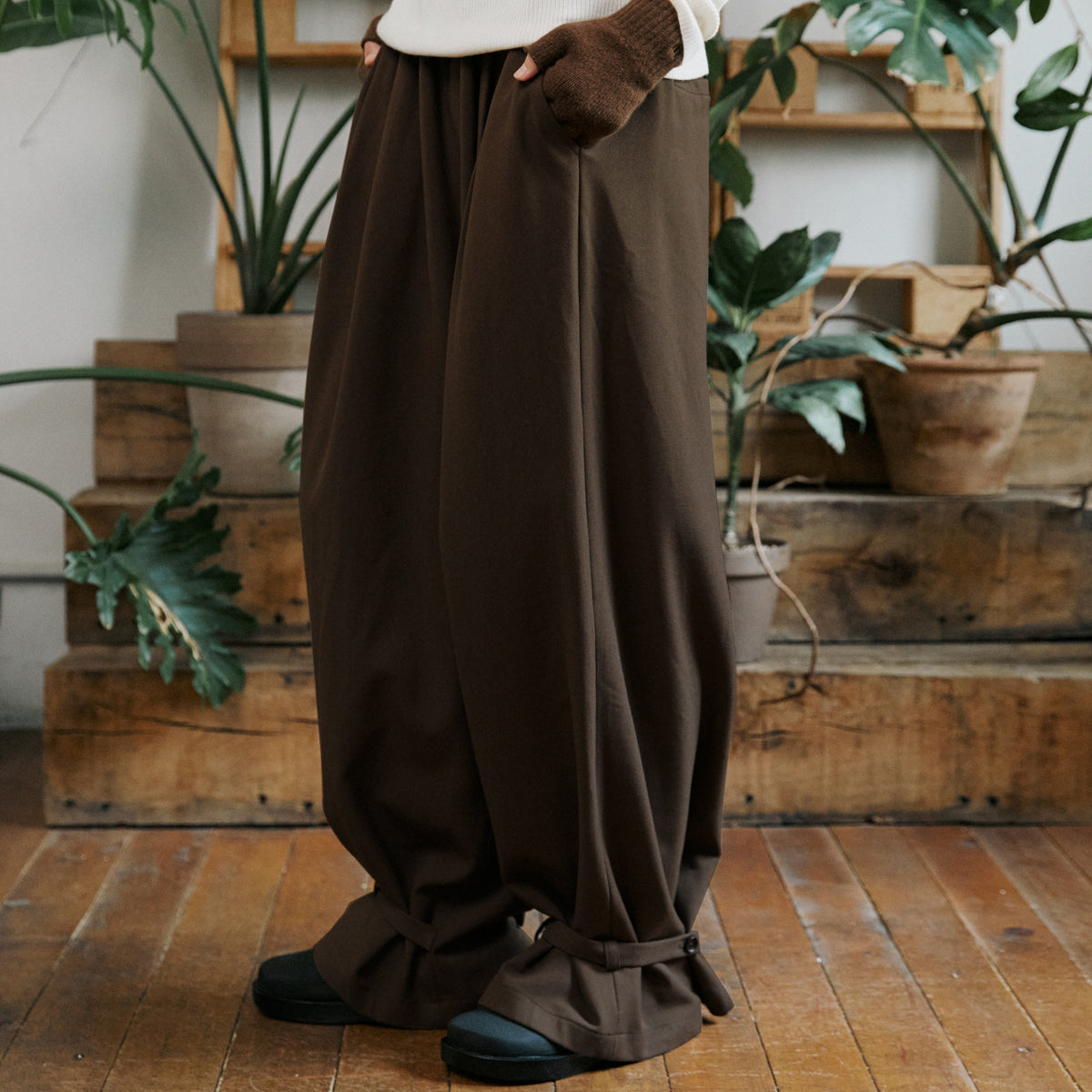 unisex strap balloon pants brown