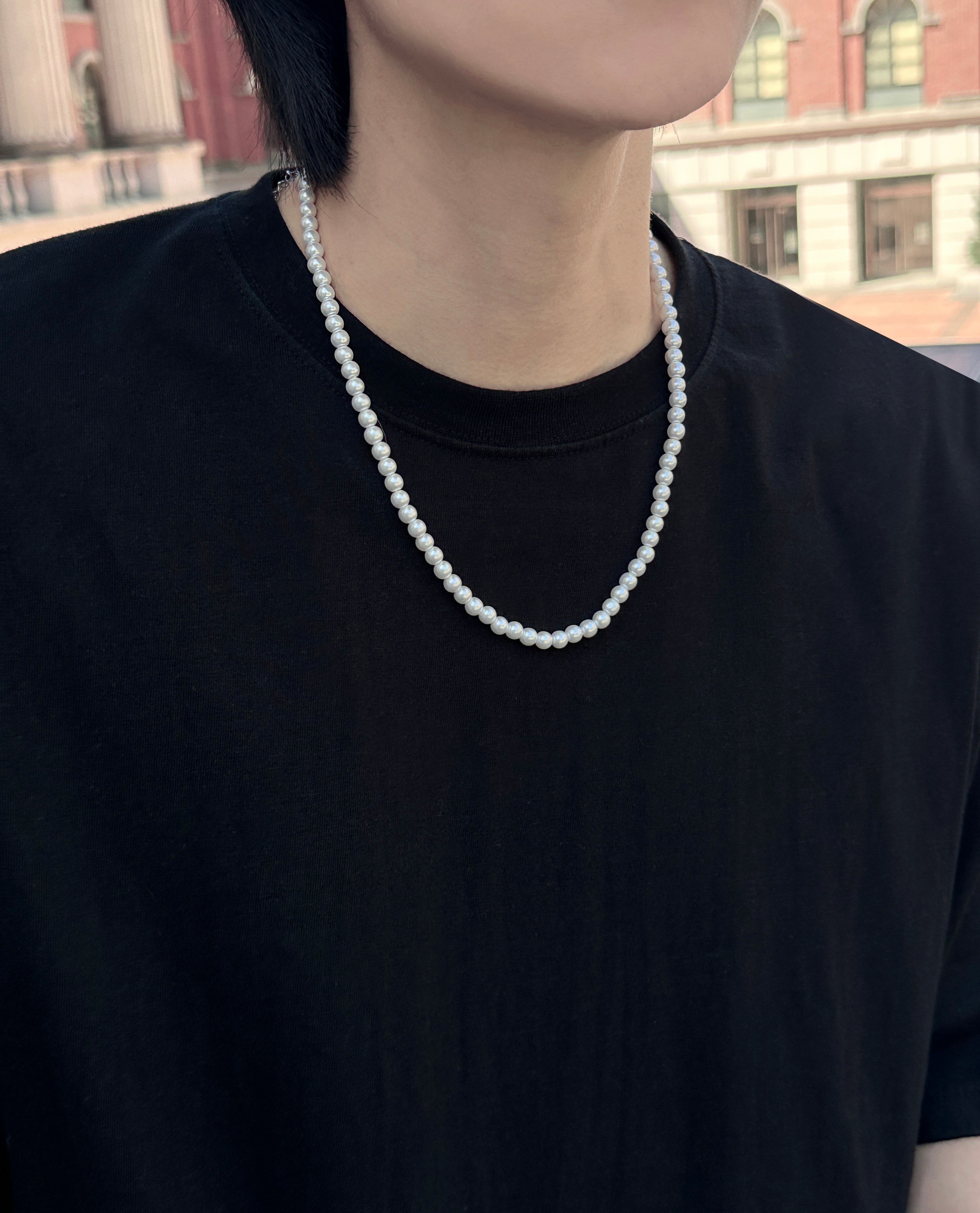 contemporary pearl necklace