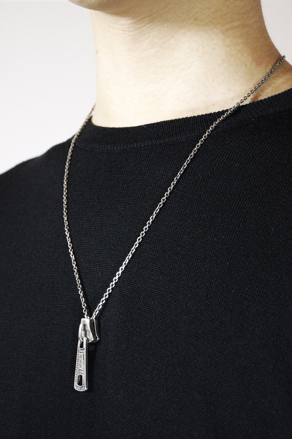 Zip necklace