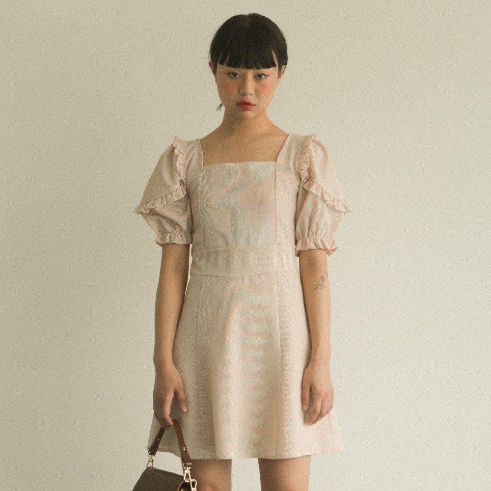 SMOCK RUFFLE DRESS_BEIGE