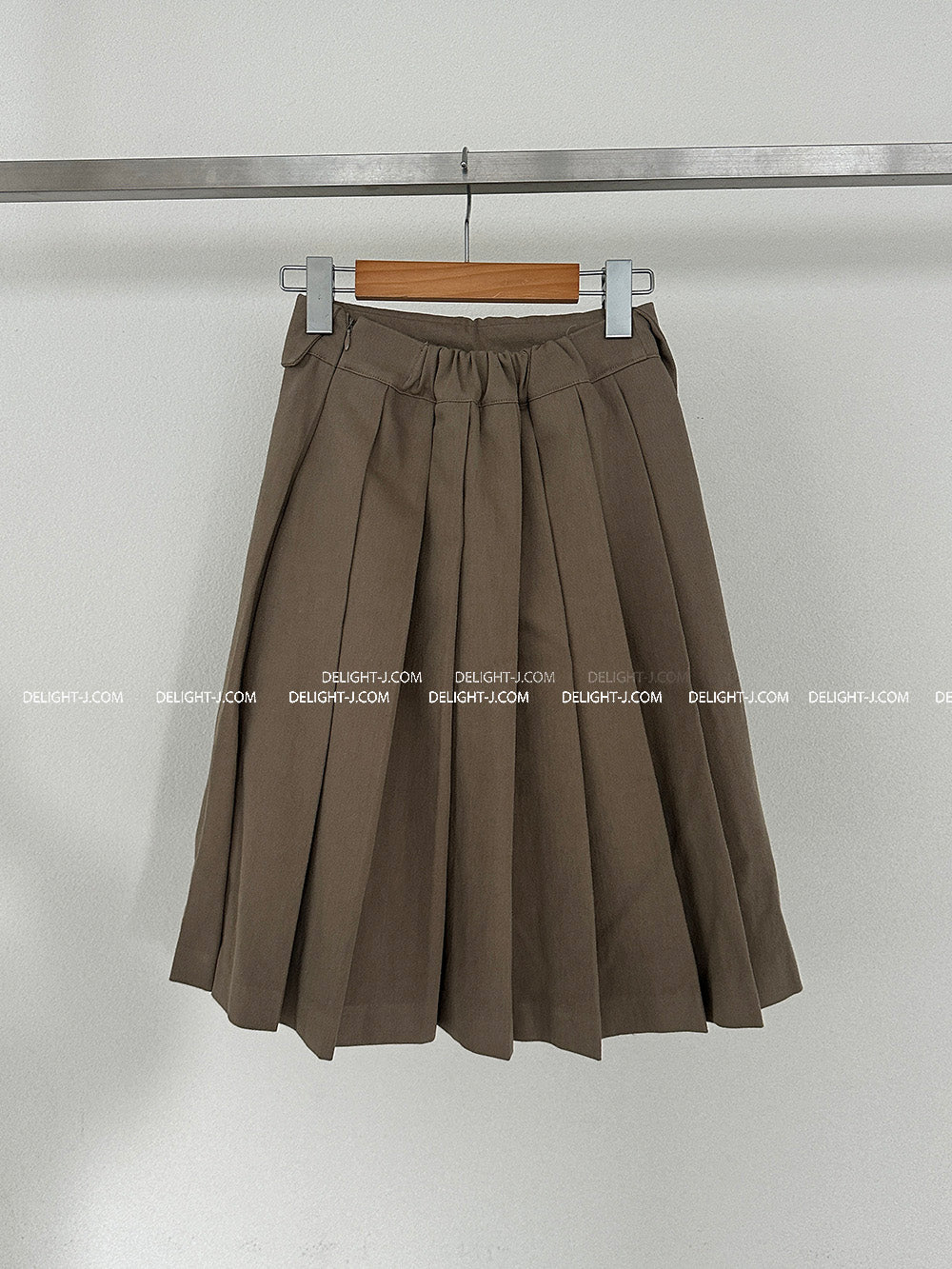 Gigantic Pleated Midi skirt