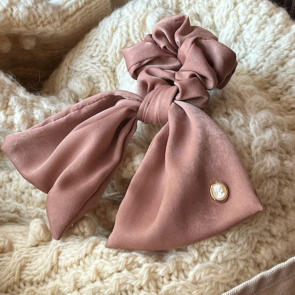 Vintage Mood Cameo Satin Ruffle Scrunchie [Brick Beige]