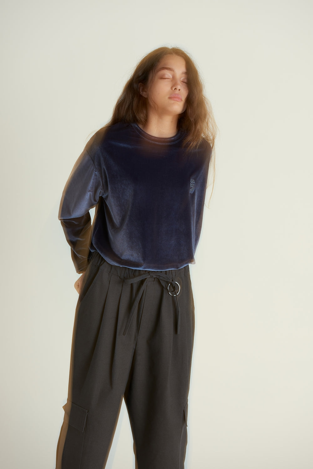 DROP-SHOULDER VELVET TEE (Charcoal)