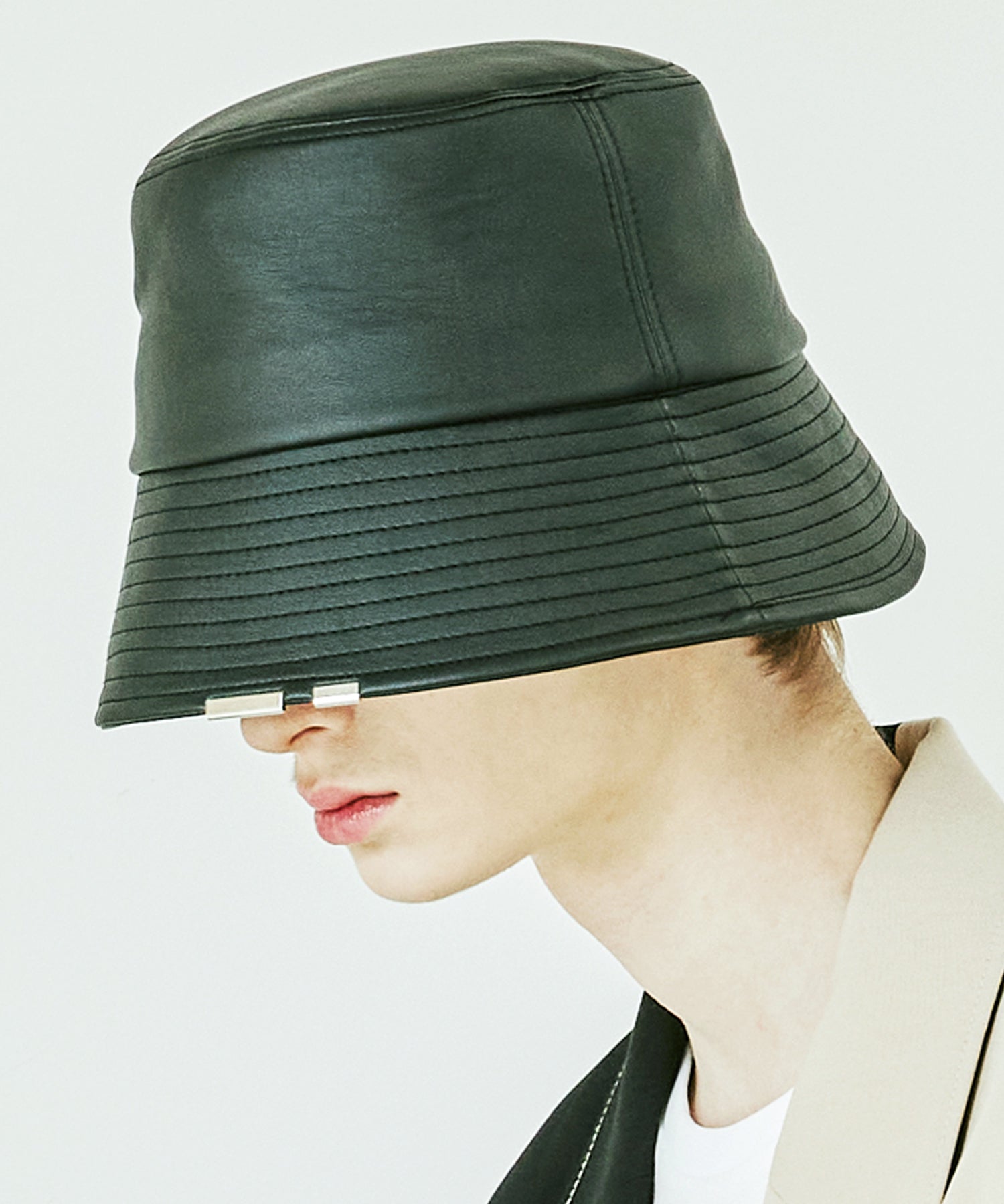 LEATHER CHAIN BUCKET HAT