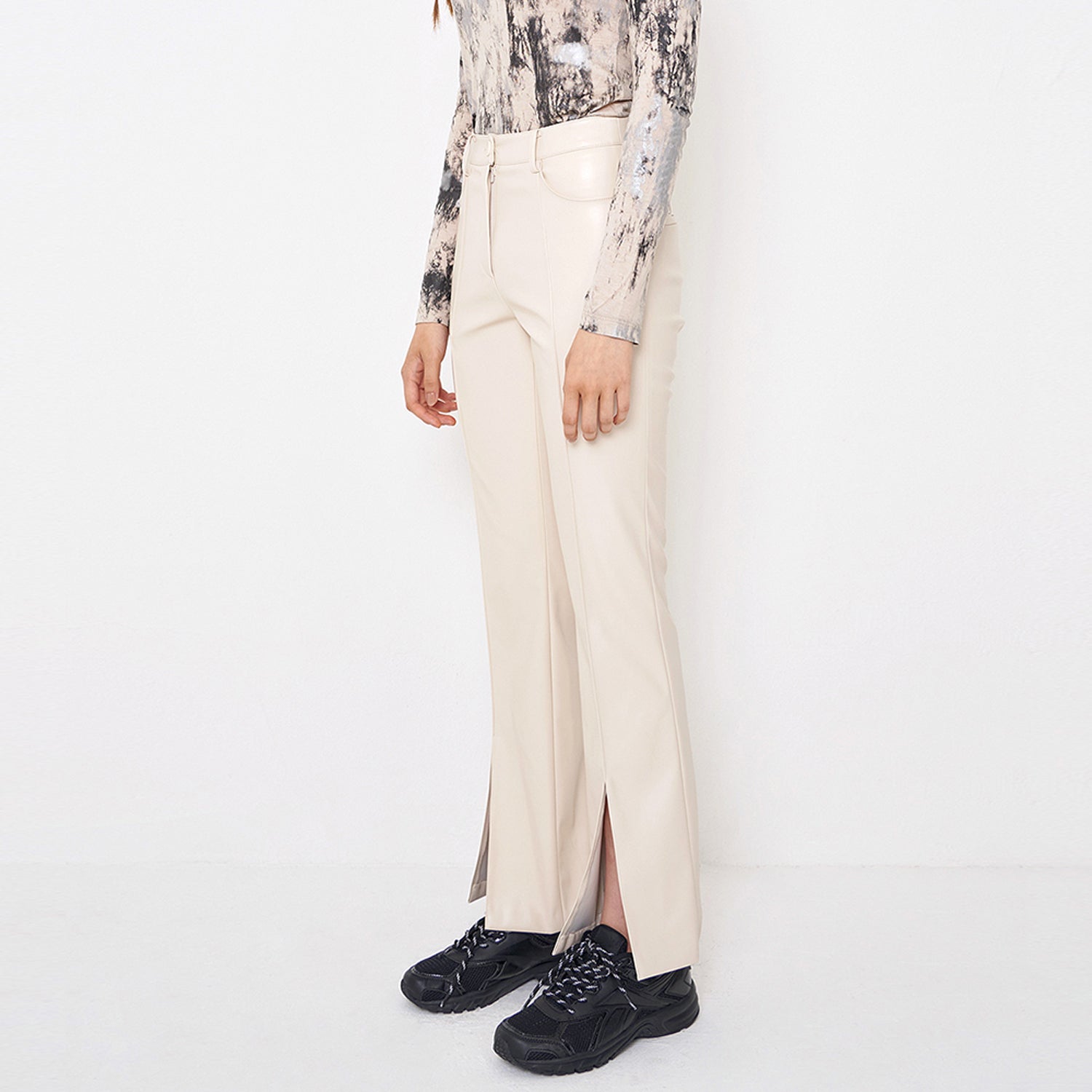 Faux-Leather Slit Trousers _ Ivory