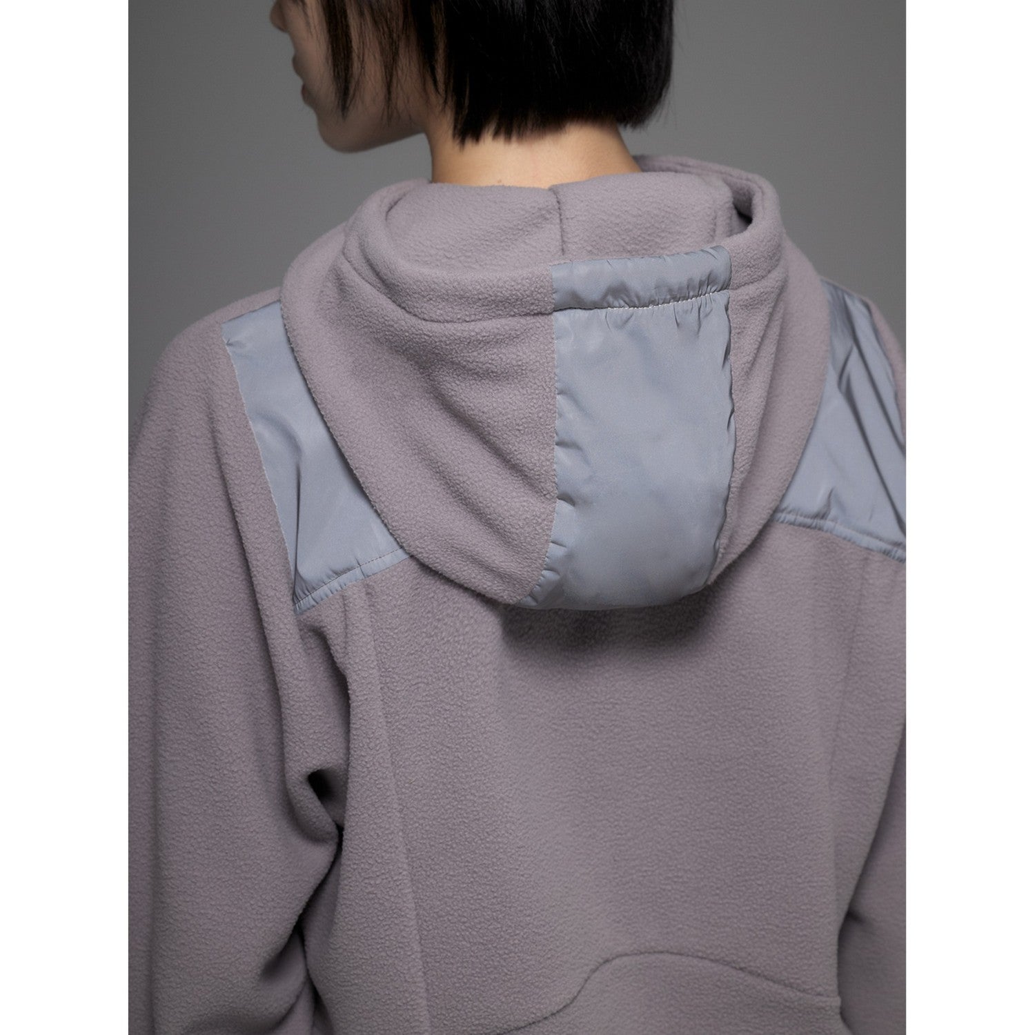 REFLECTIVE PANELED FLEECE ANORAK [GREY]