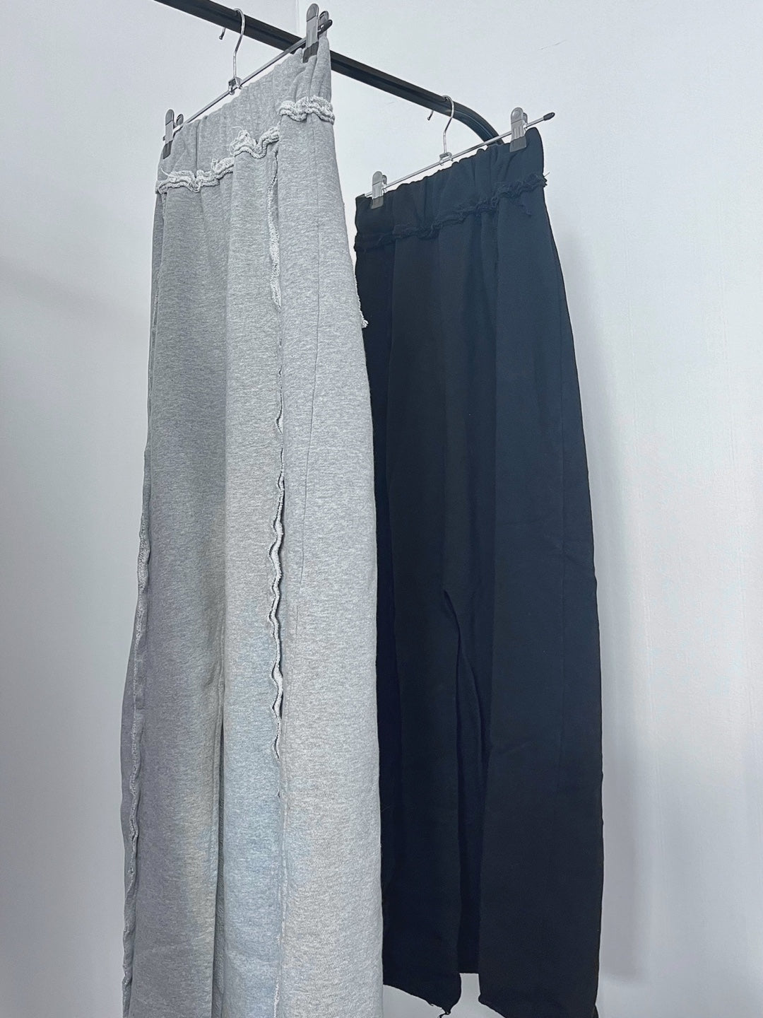 : Demage Pintuck Slit Bending Long Skirt (2colors)