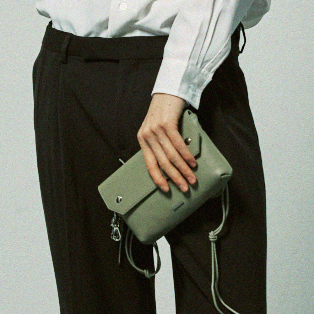 piping leather strap flap bag & utility key ring basil