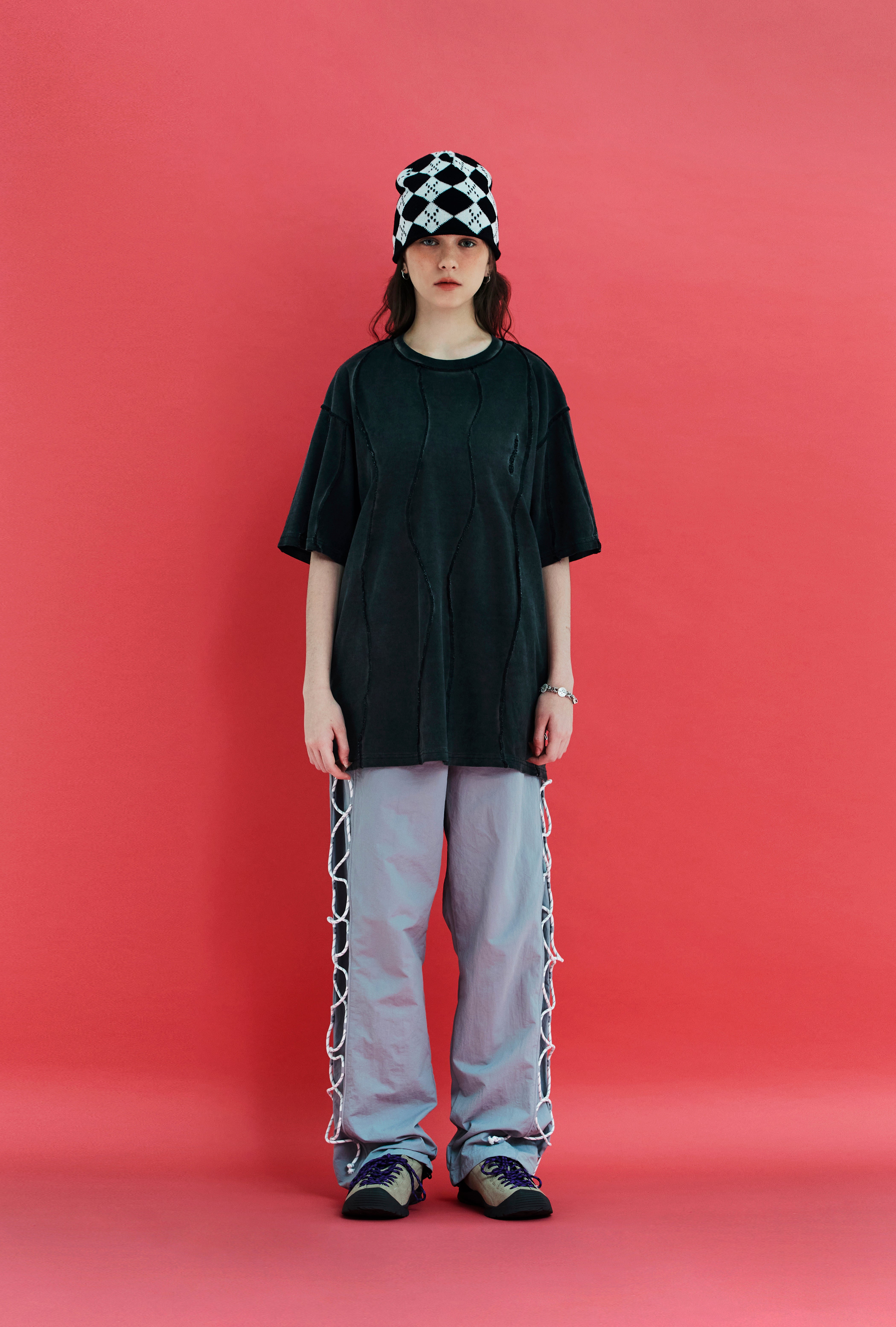 DYED WAVE OVERLOCK T SHIRT / CHARCOAL