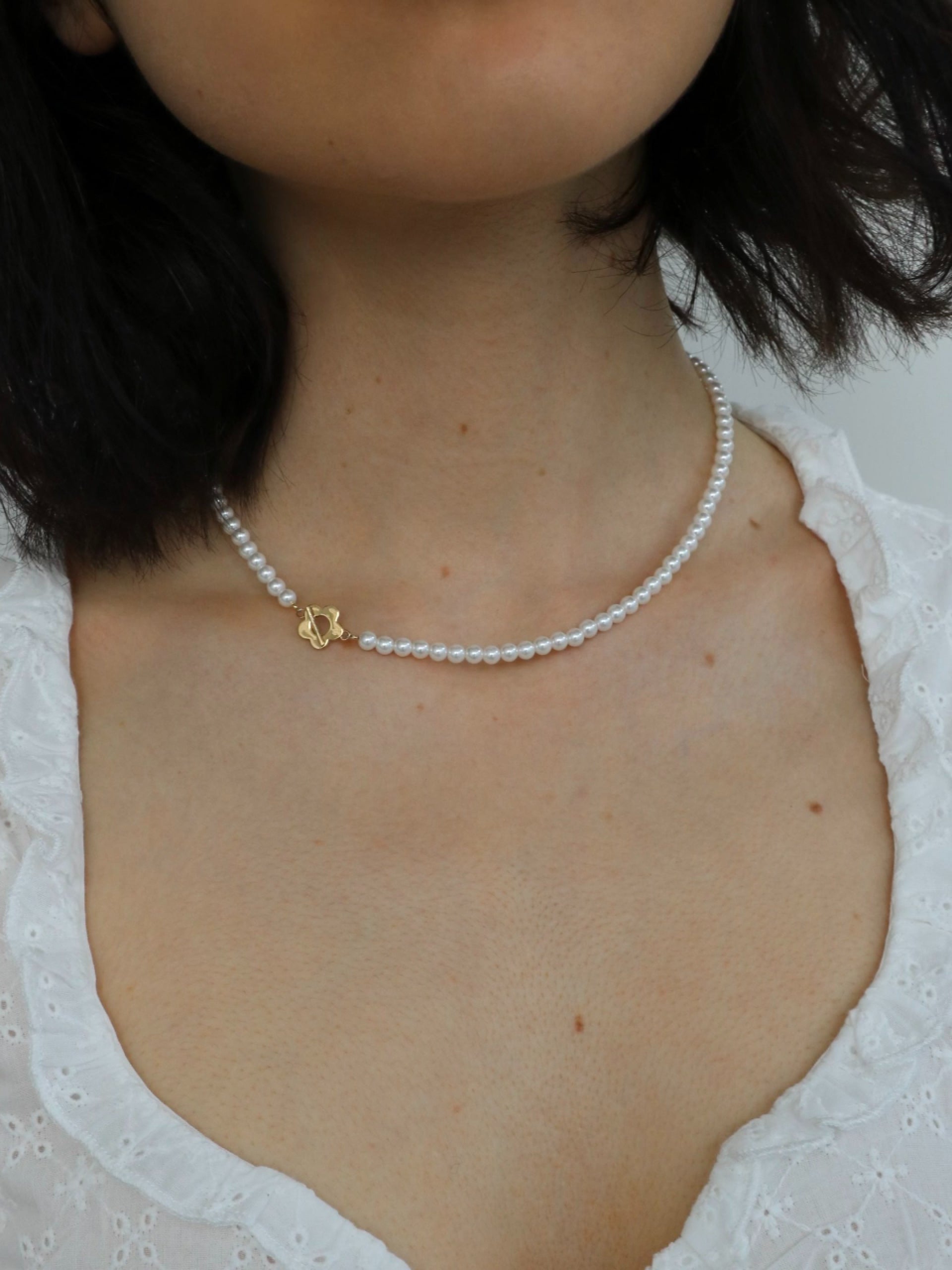 Flower pearl necklace / 14k gold plated