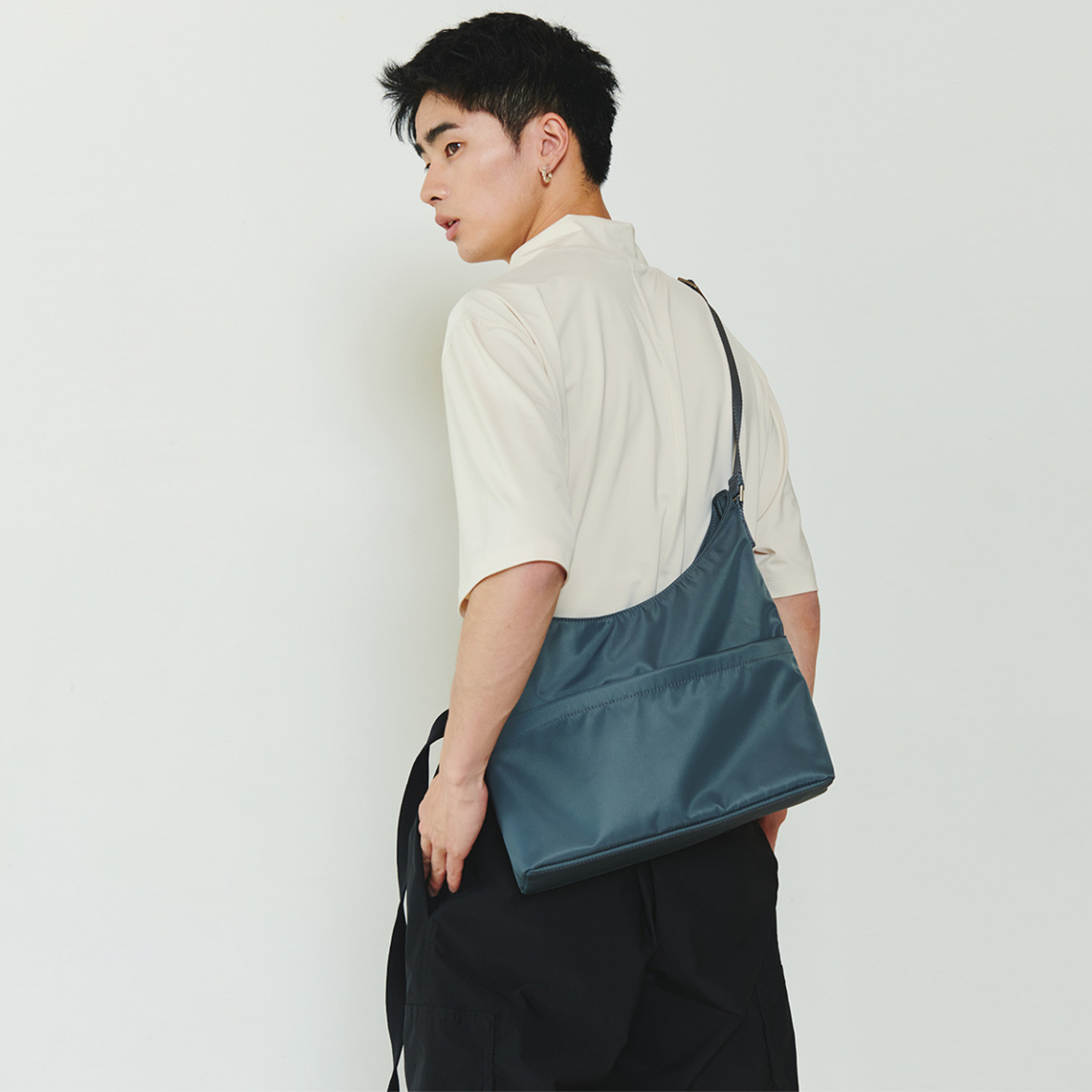 Ark Pocket Messenger Bag S (Grey)