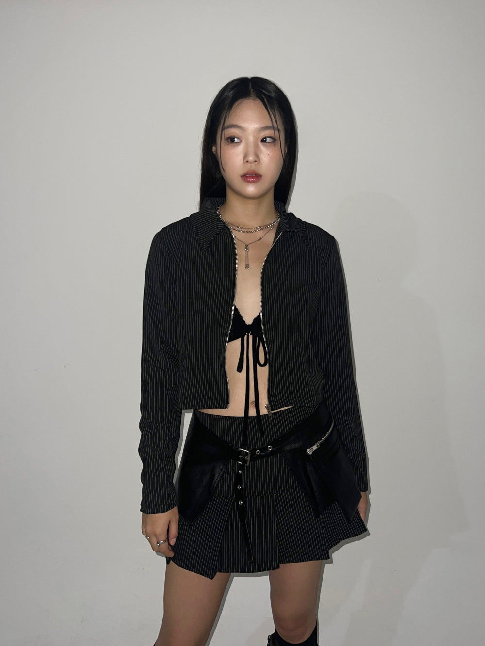 Shirring strap crop cardigan (Black)