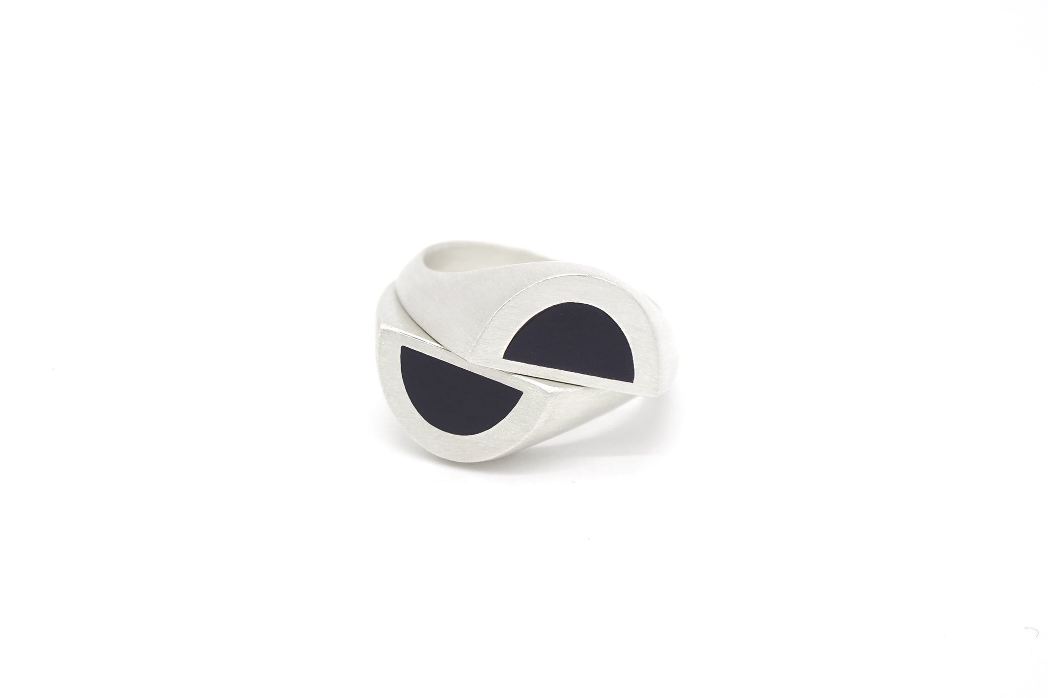 half signet ring 002 (black)