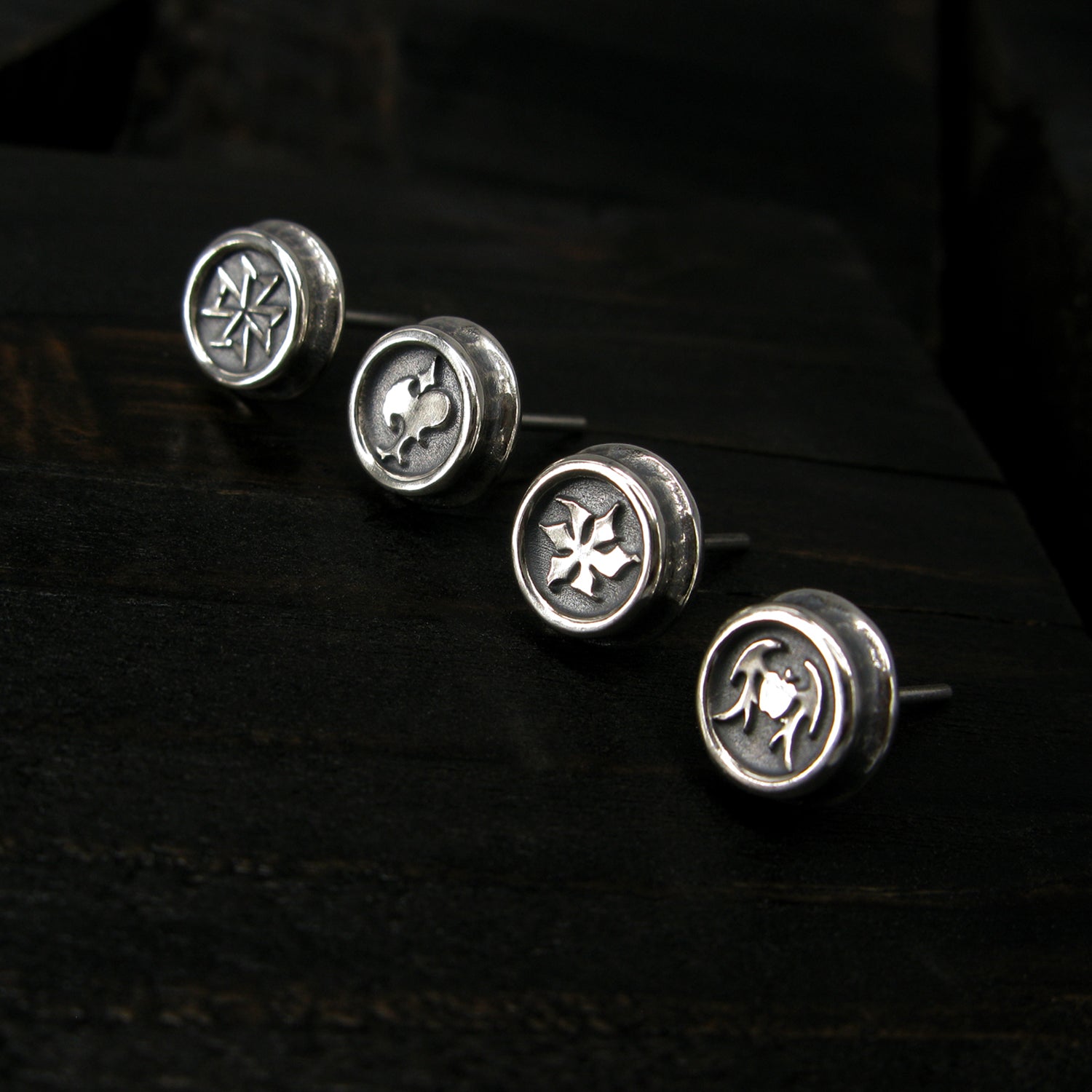BoutonC-S1 silver stud earring