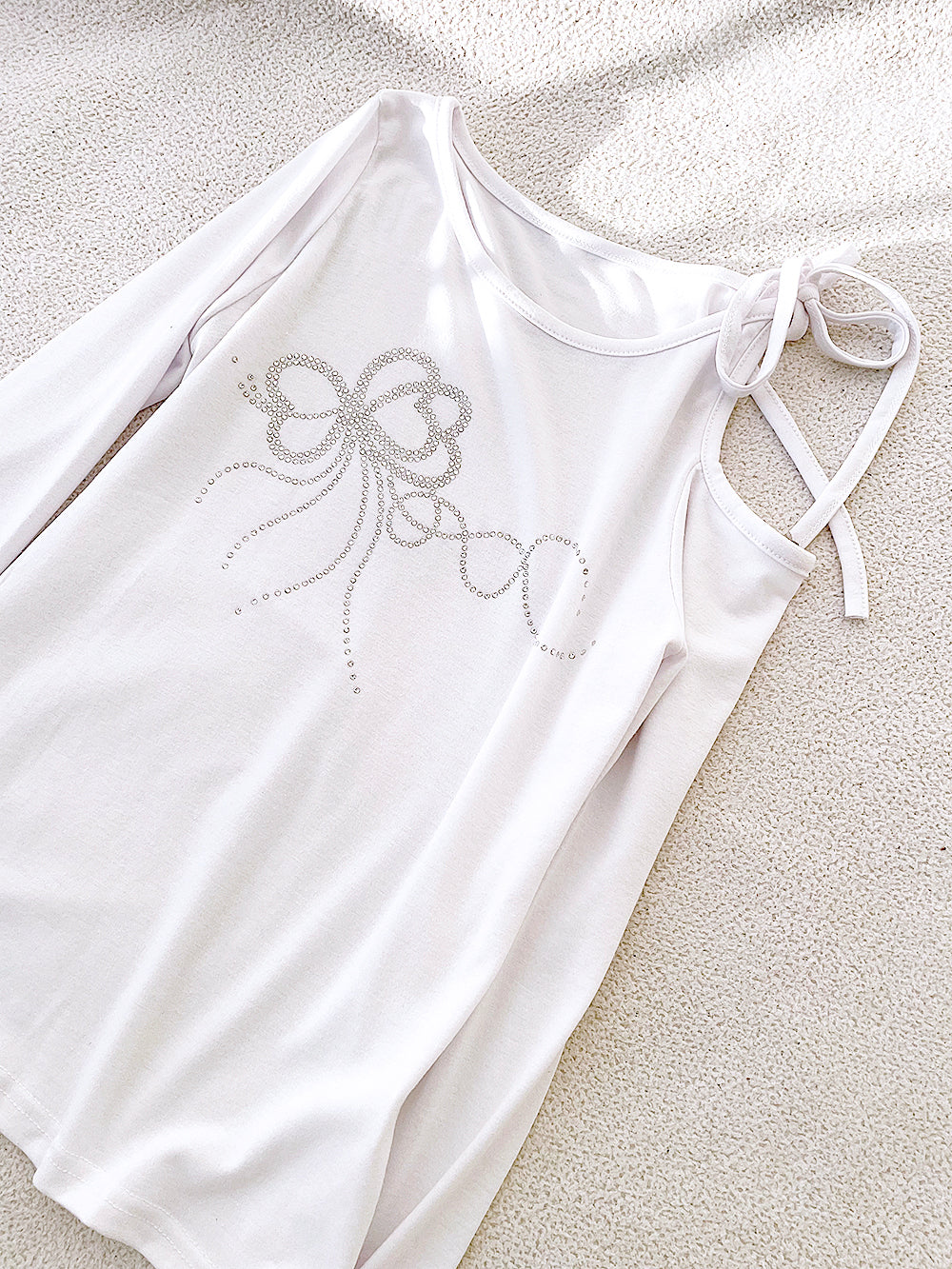 Twinkle Ribbon Cubic One Shoulder T-Shirt (White)