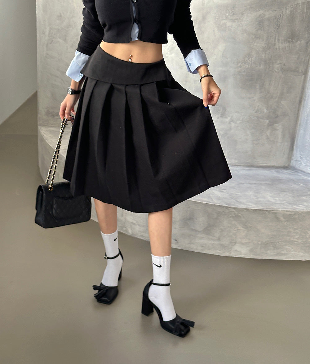 Gigantic Pleated Midi skirt