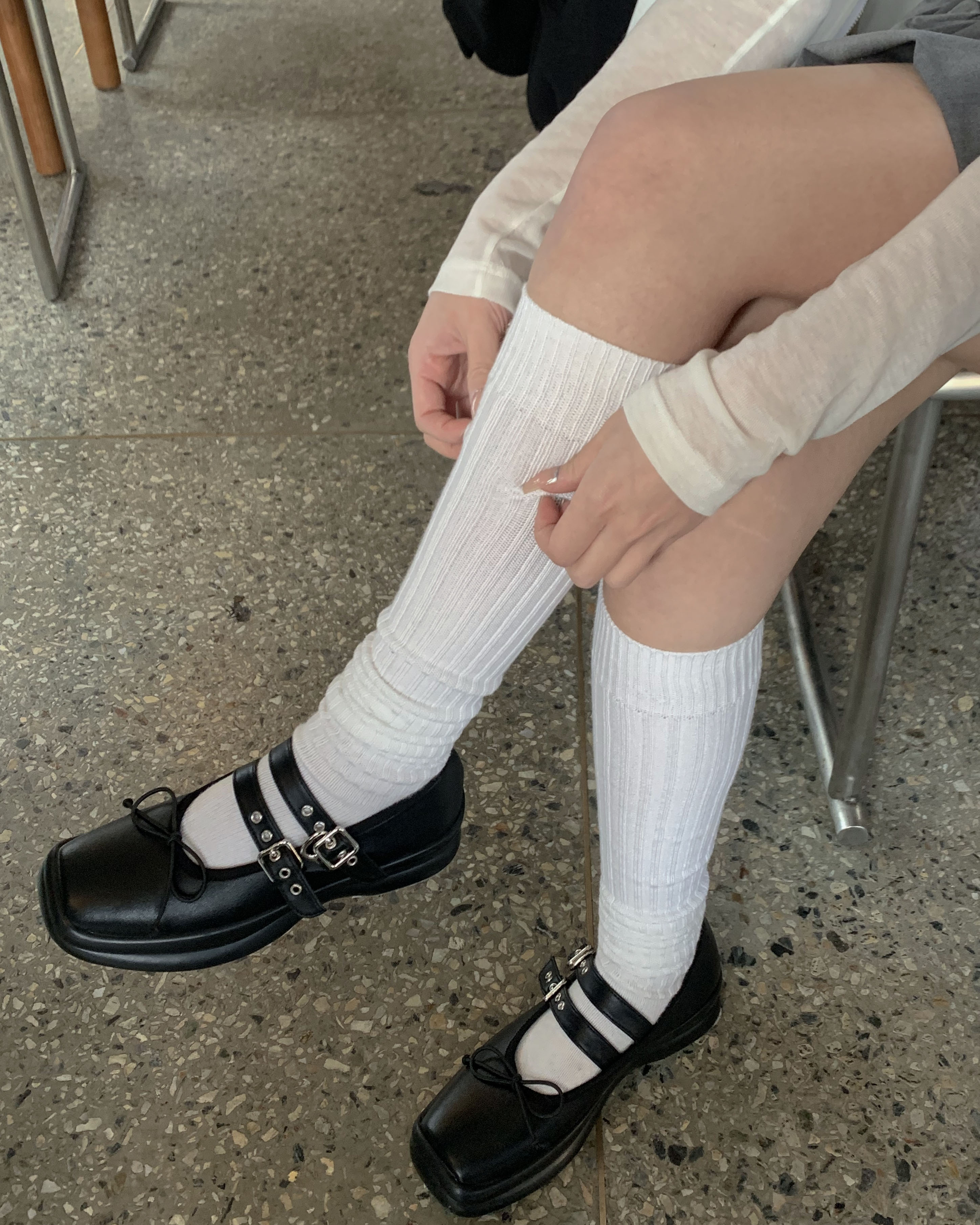 Ribbon strap shoes