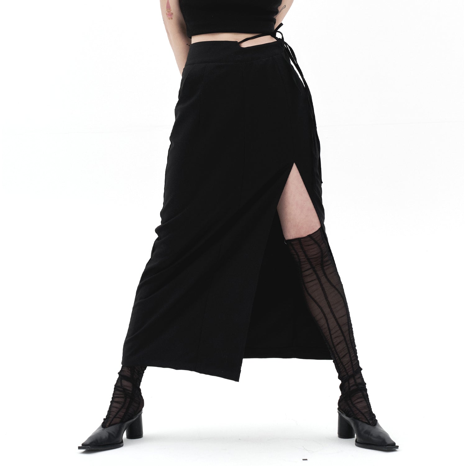 212-unbalance ribbon slit skirt