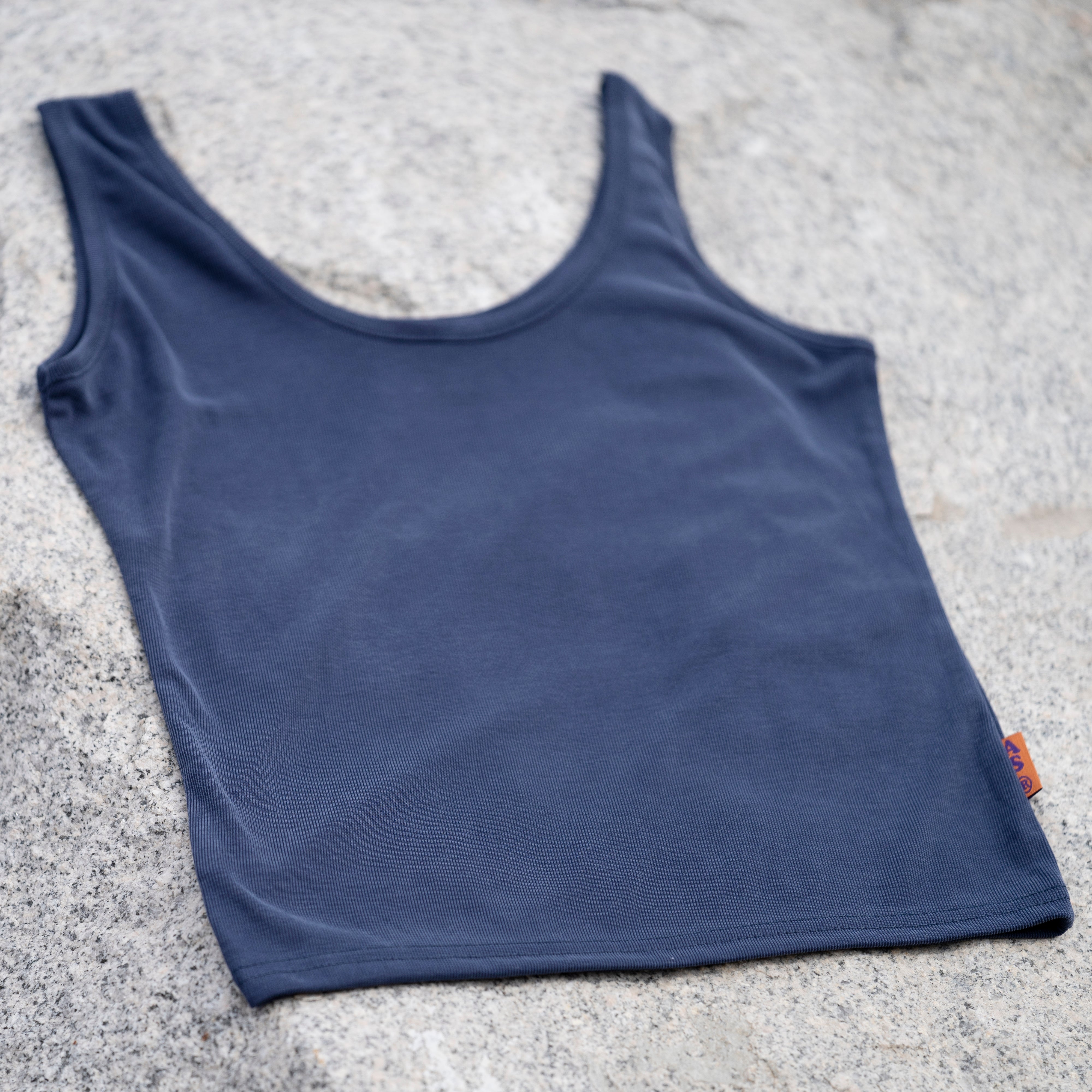 SLEEVELESS TEE