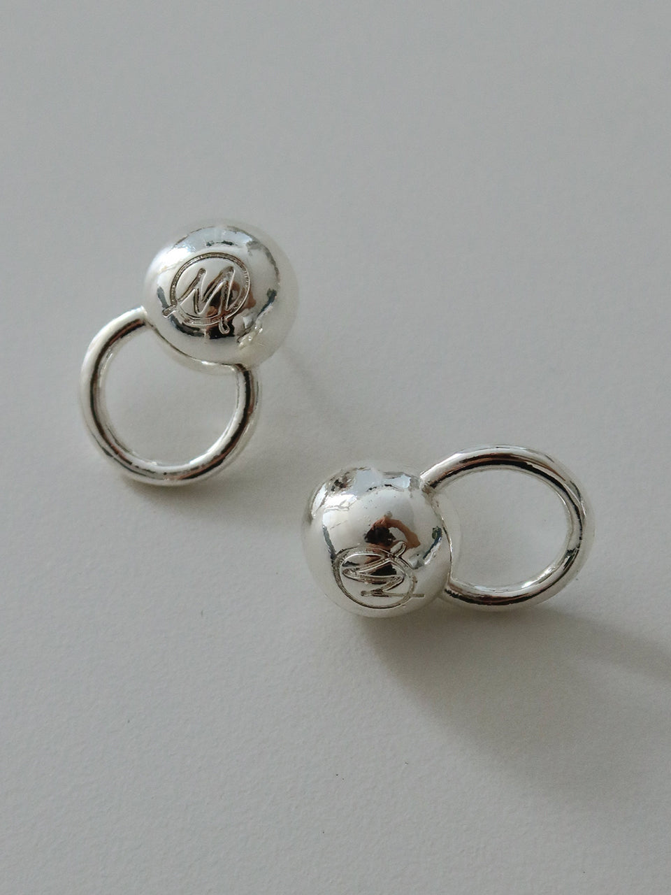 Revert earring - silver