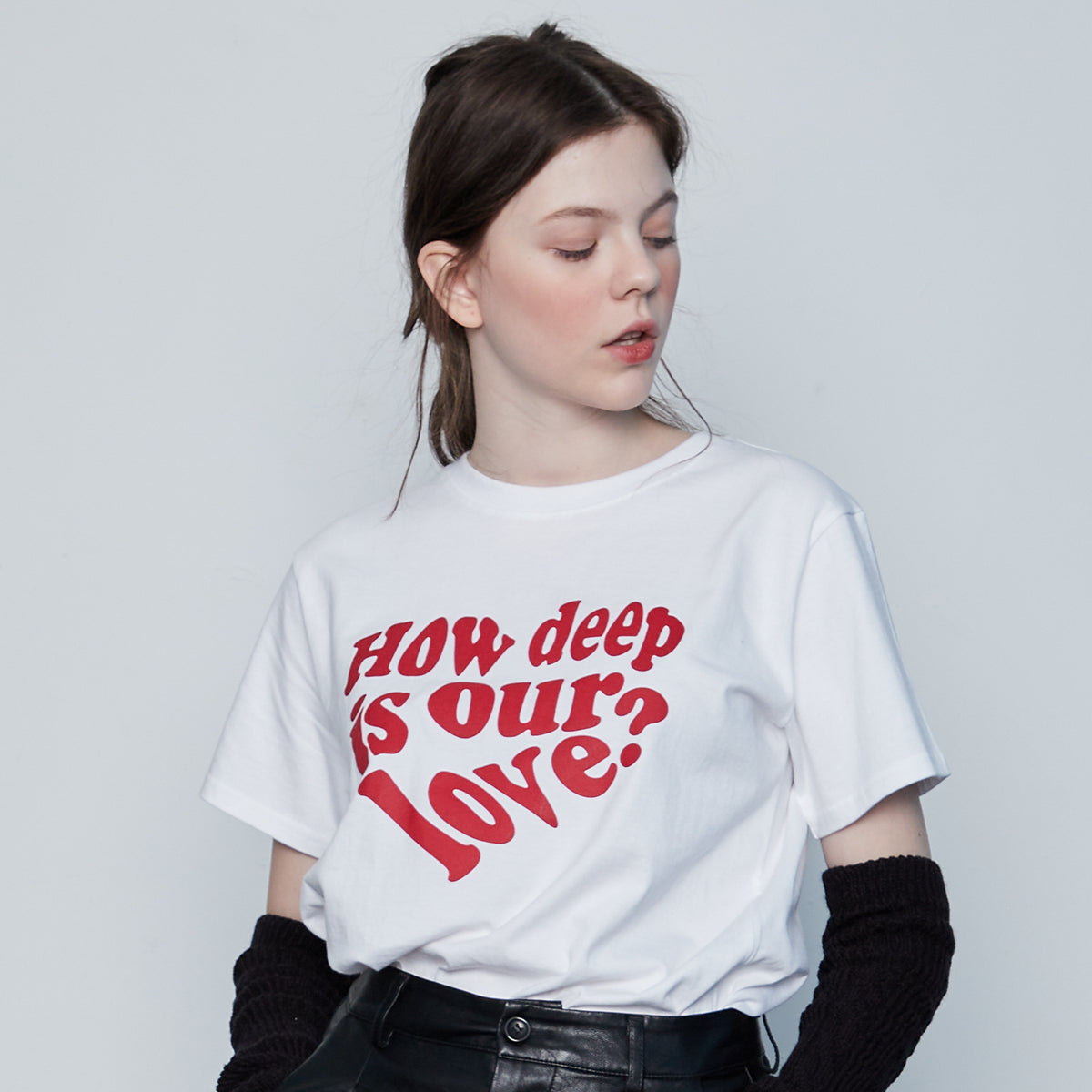 IN LOVE TEE