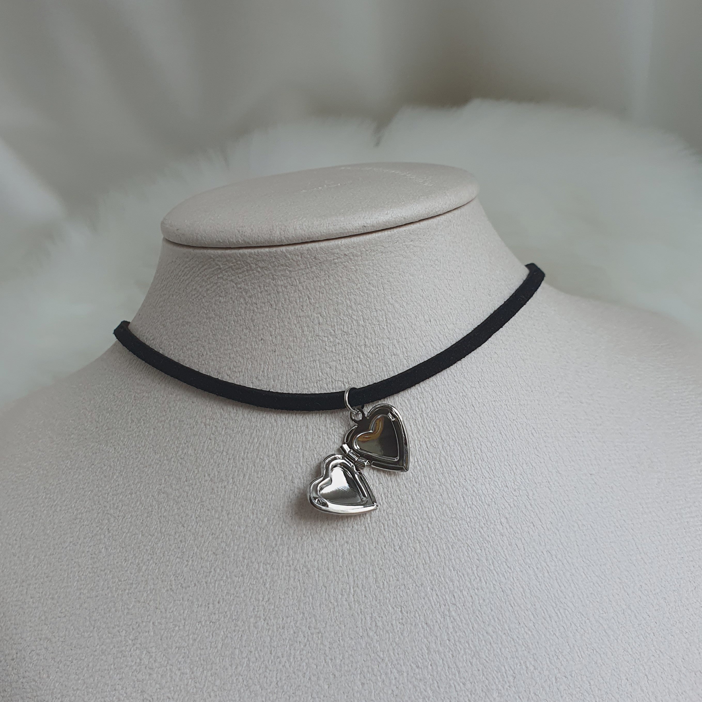 Vintage Heart Locket Choker - Silver ver.