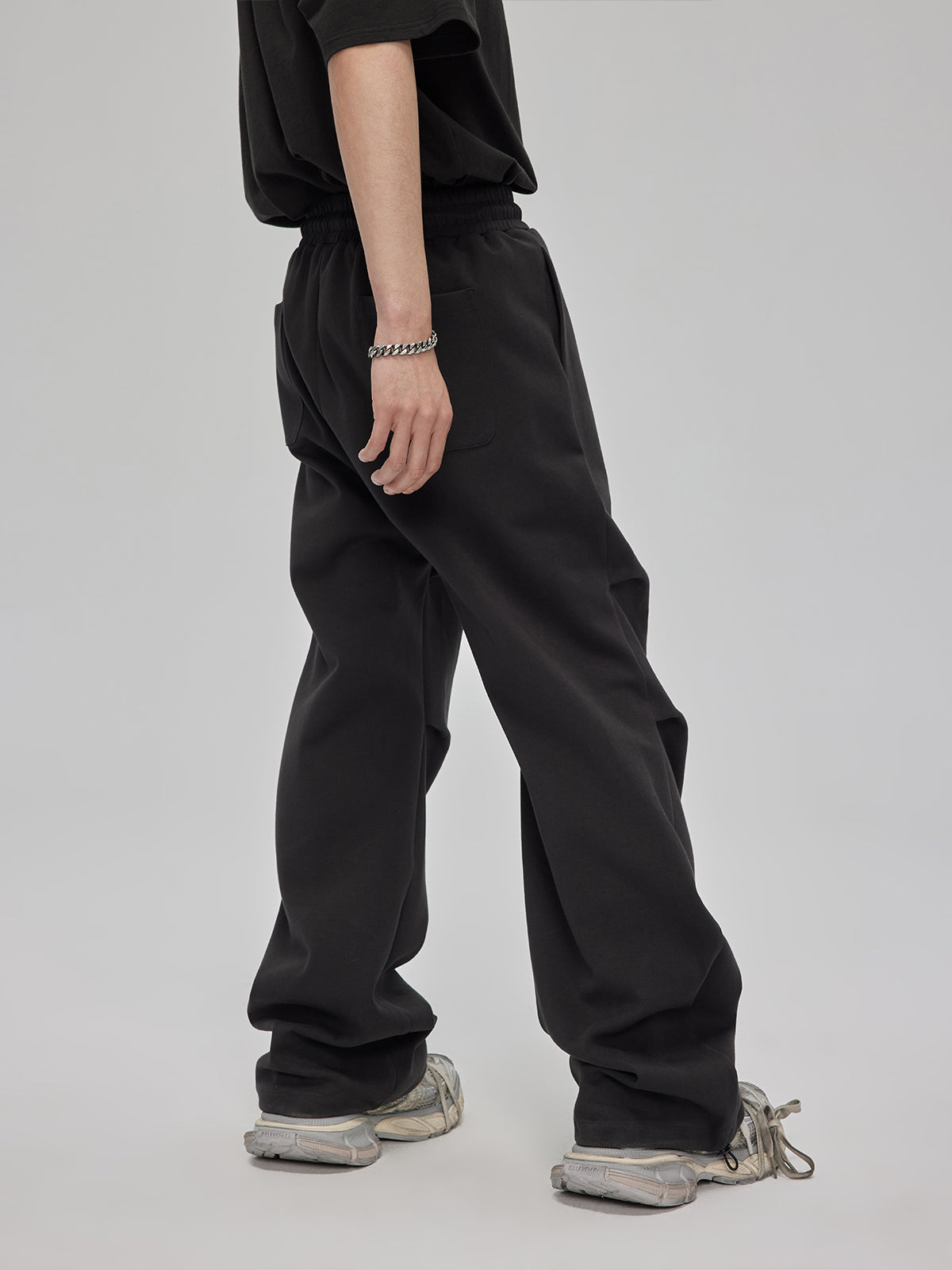 three-dimensional pleated sweatpants