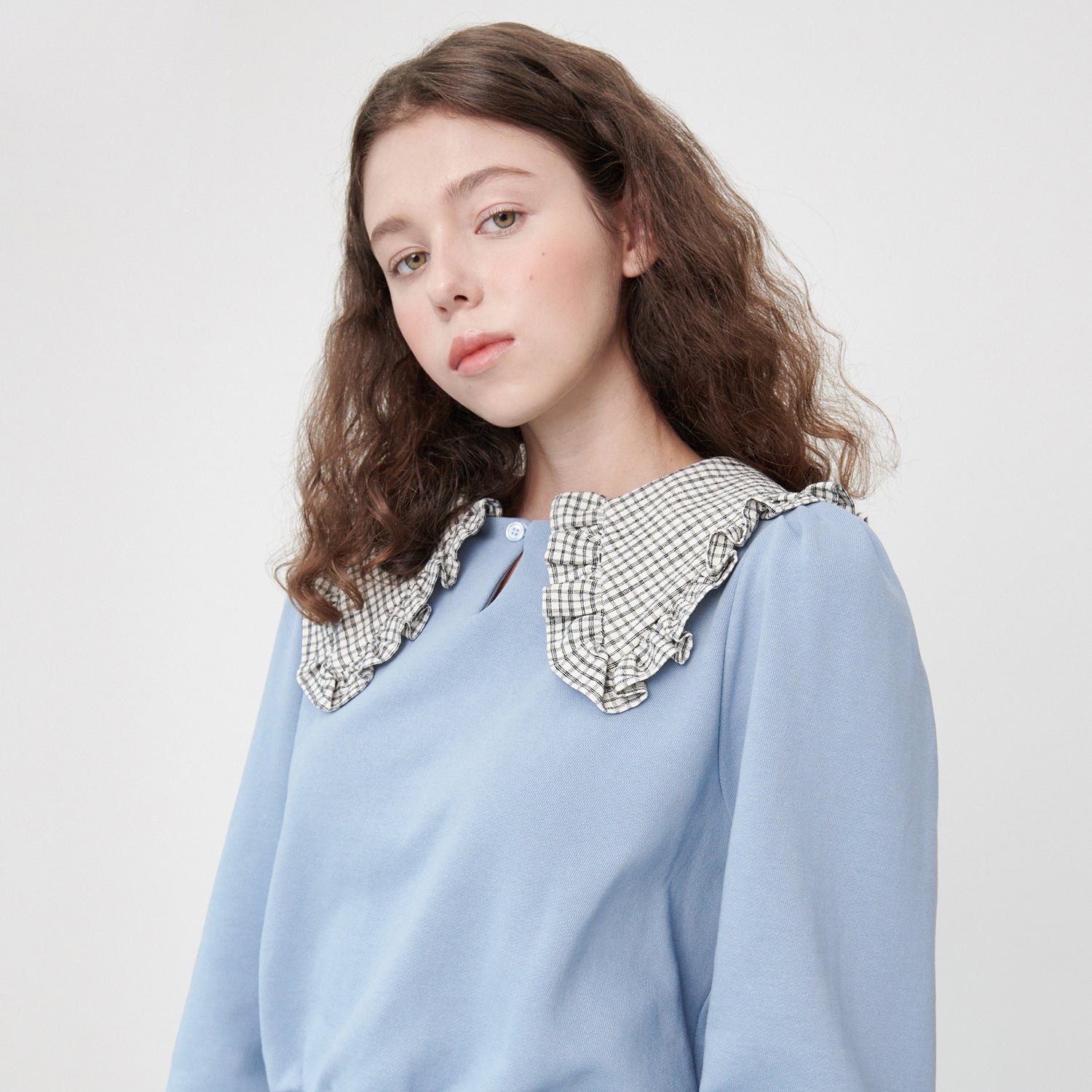 CHECK COLLAR CROP SWEATSHIRT_PASTEL BLUE