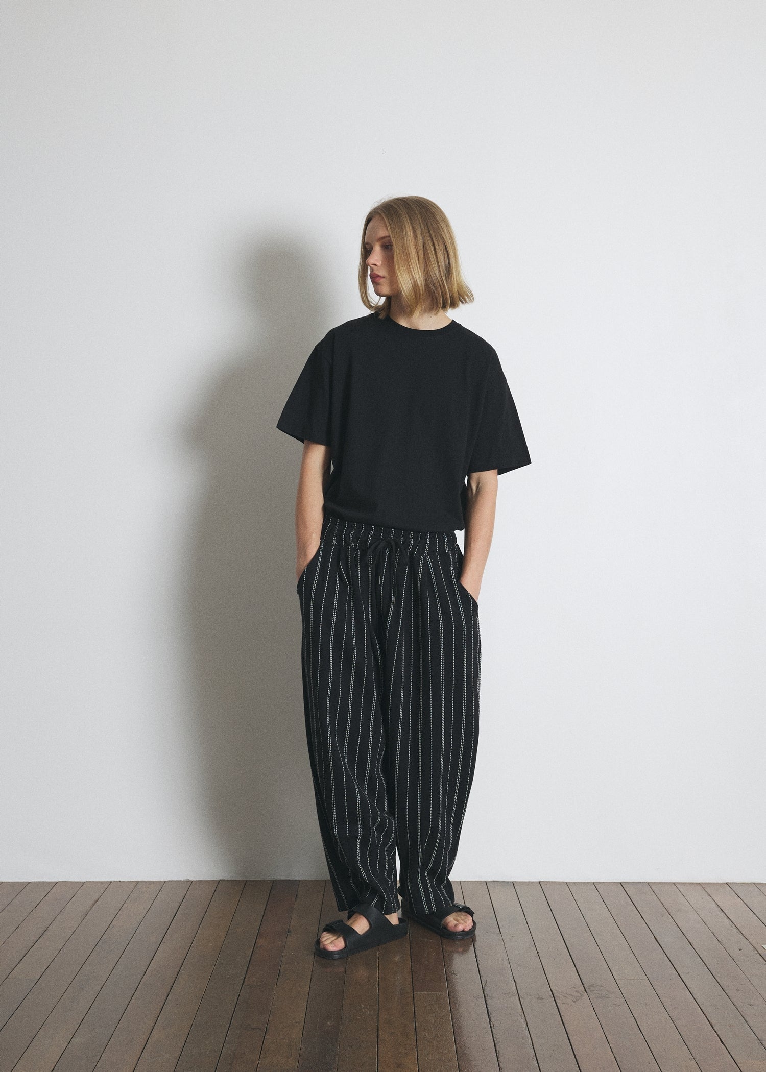 DOTTED-STRIPE BALLOON SWEAT PANTS (Black)