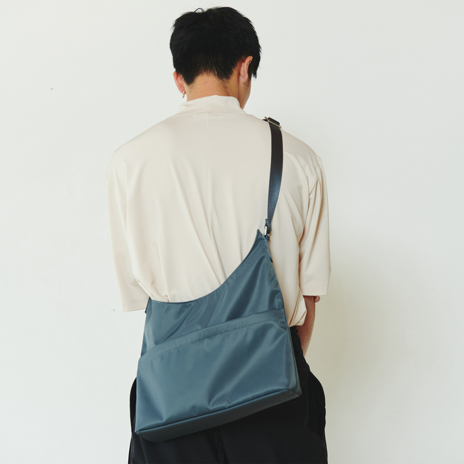 Ark Pocket Messenger Bag S (Grey)