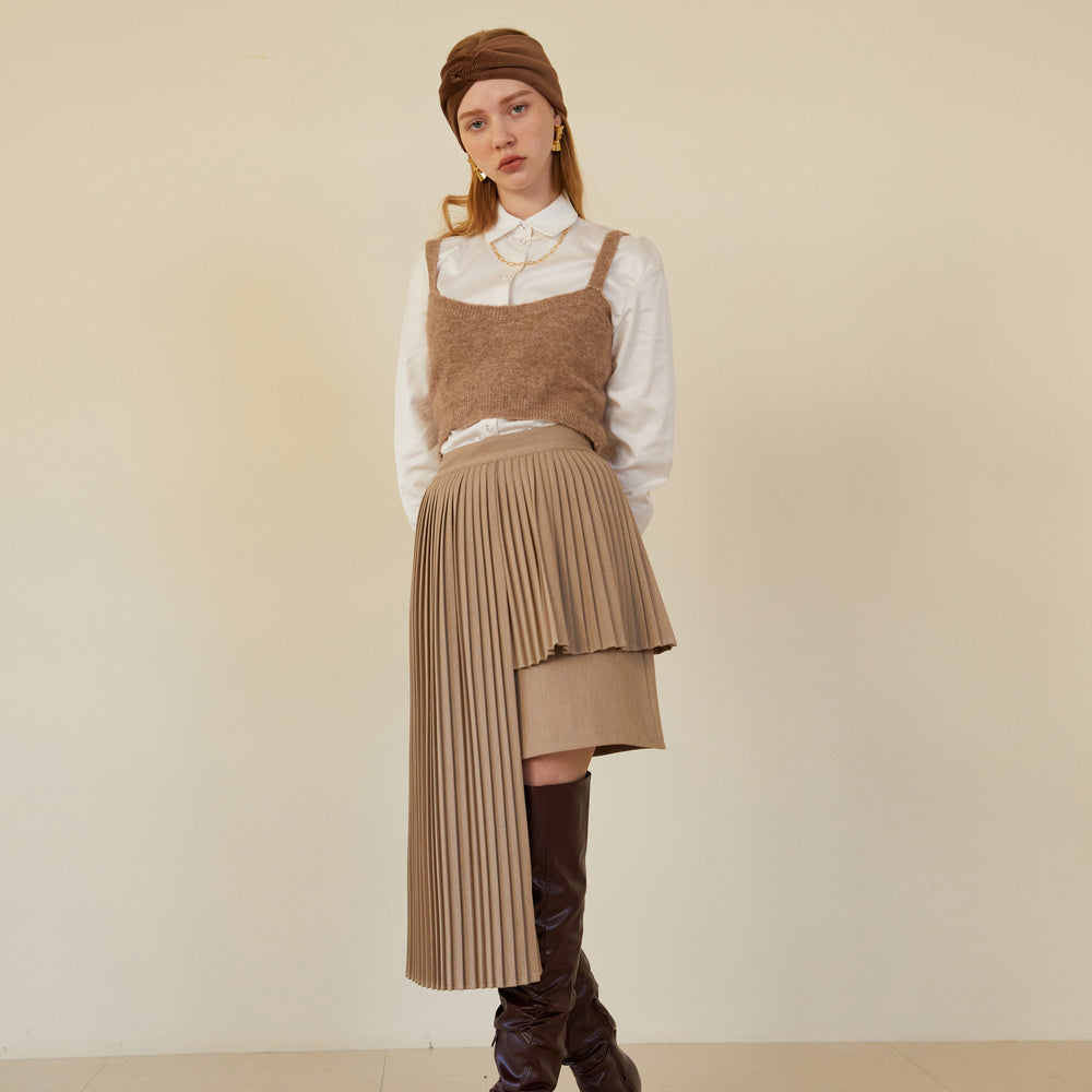 UNBAL PLEATS SKIRT (CARAMEL BEIGE)