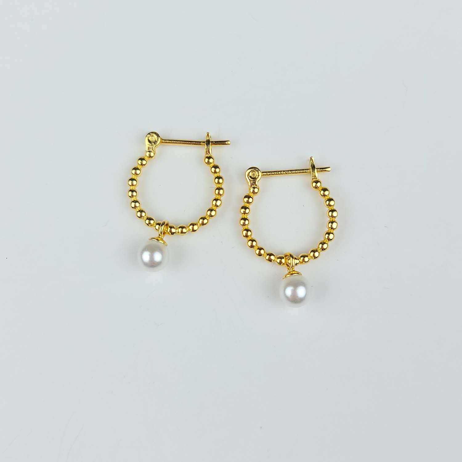 Petite pearl earring