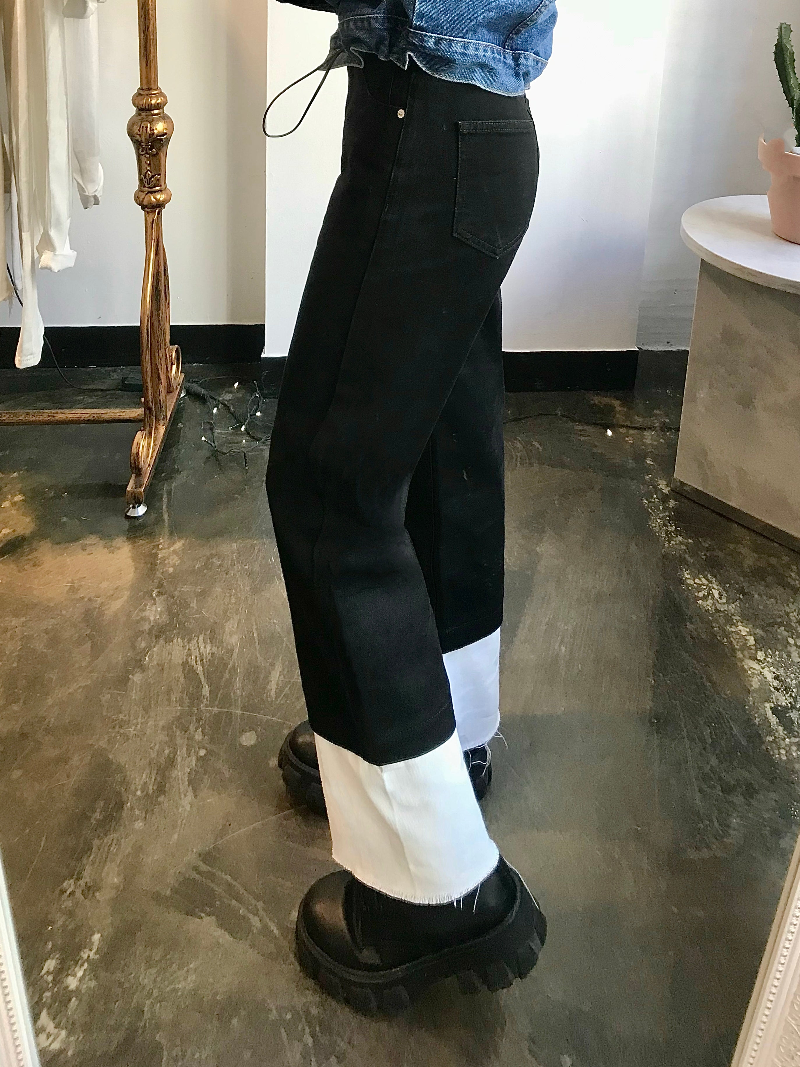 SEMI WIDE FIT BLACK+WHITE DENIM PANTS [17723]