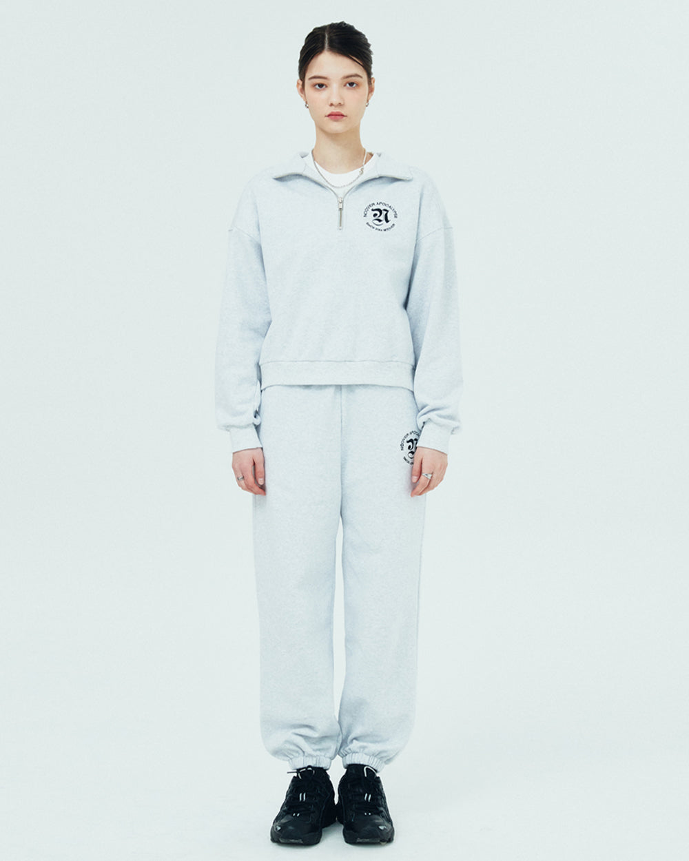 ROMAN TYPO LOGO TRAINING PANTS-WHITE MELANGE