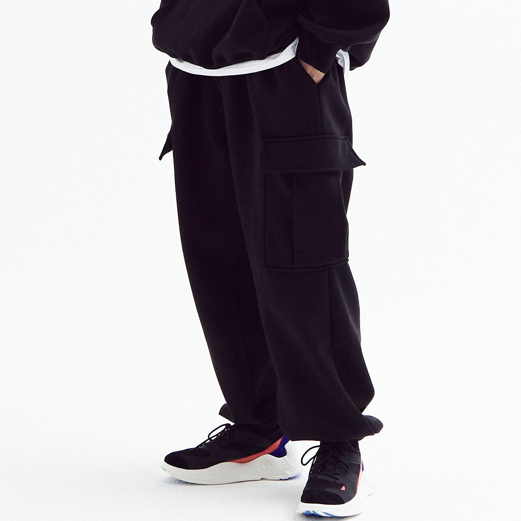 Balloon over cargo fleece jogger pants Black