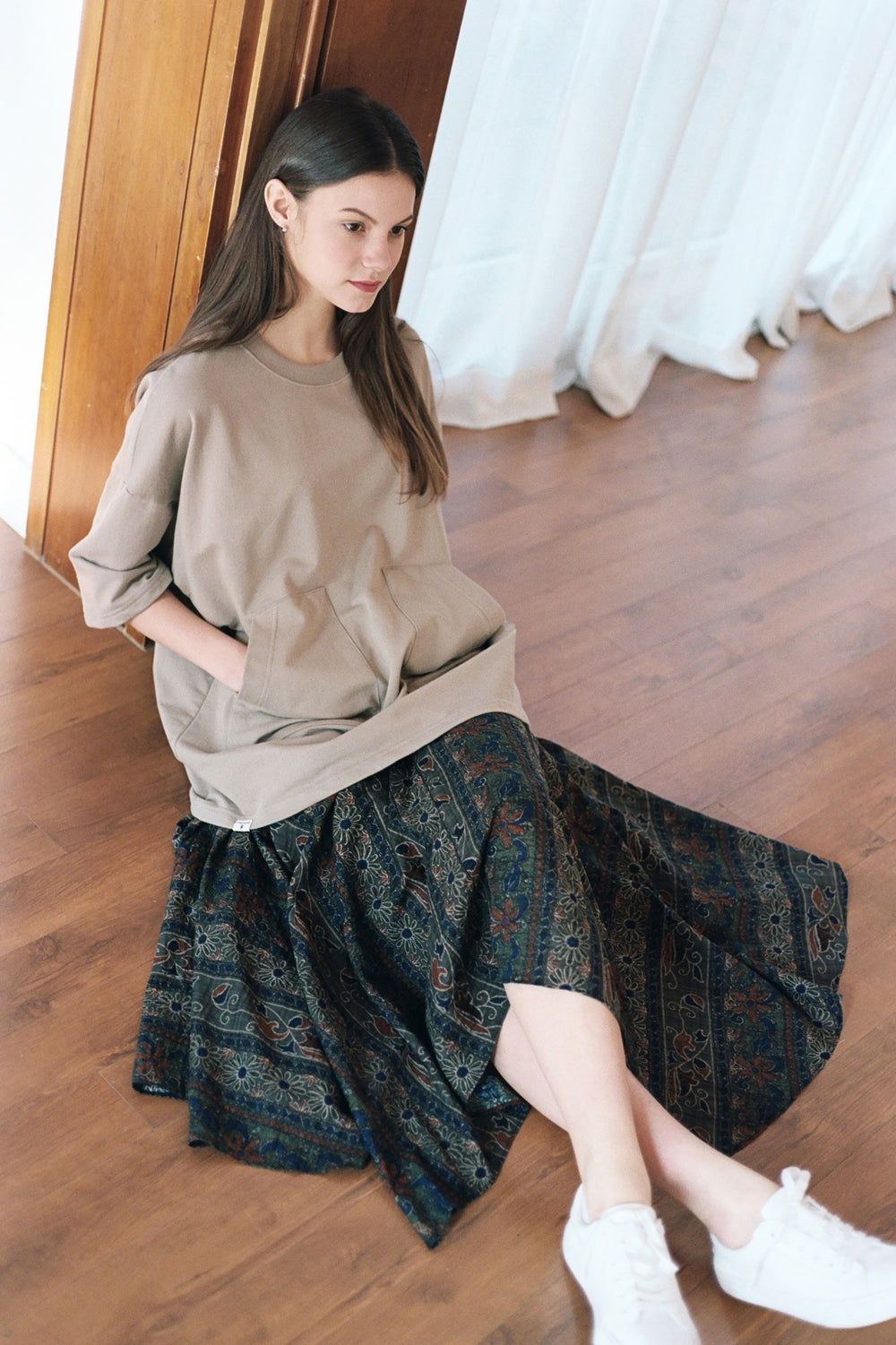 WOOD-CUT UNBALANCE FLARE SKIRT (Khaki)