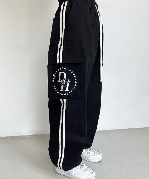 CIRCLE STACK LOGO CARGO TRACK PANTS