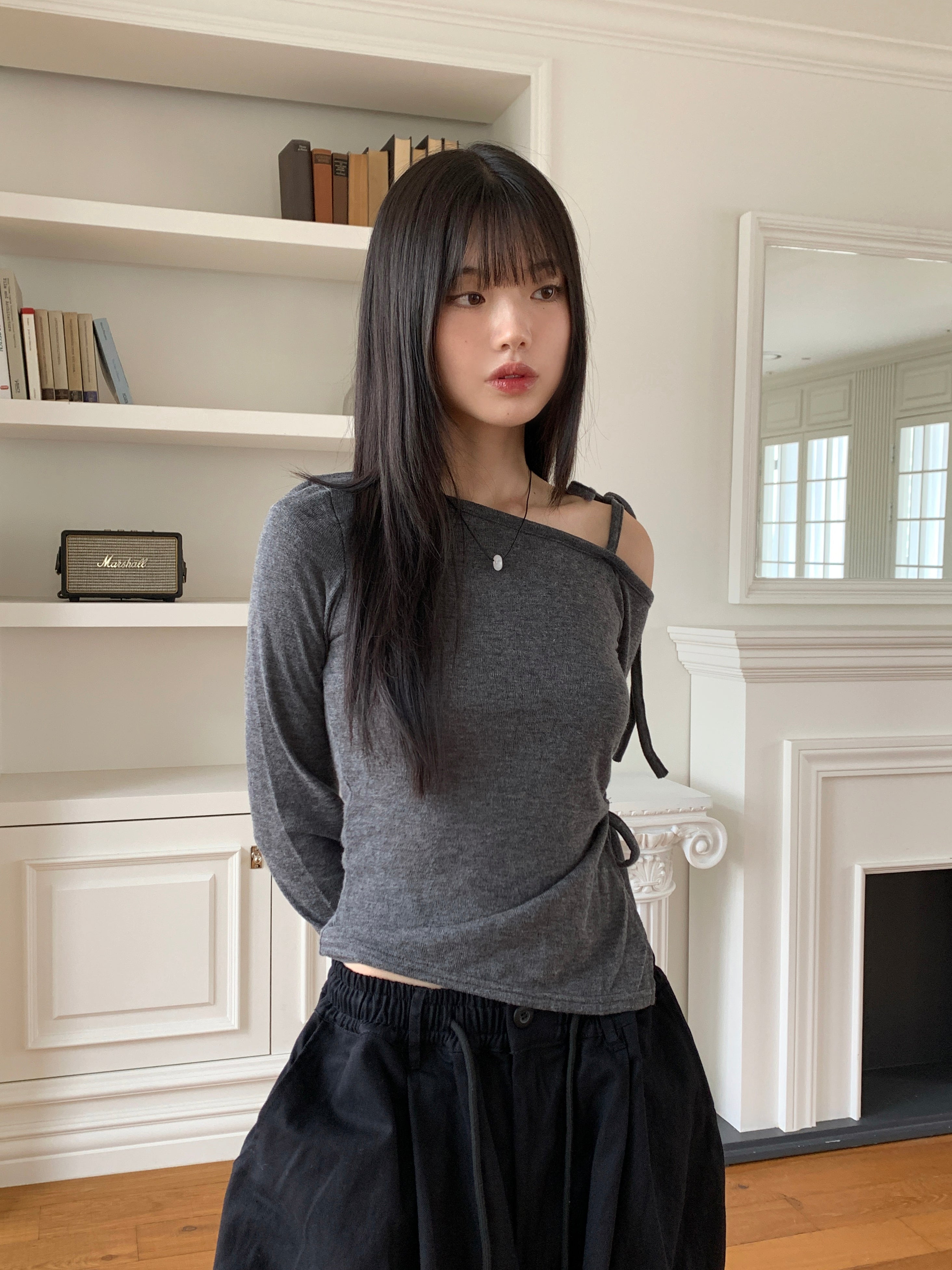 Curimi string ribbon one-shoulder long sleeve t-shirt