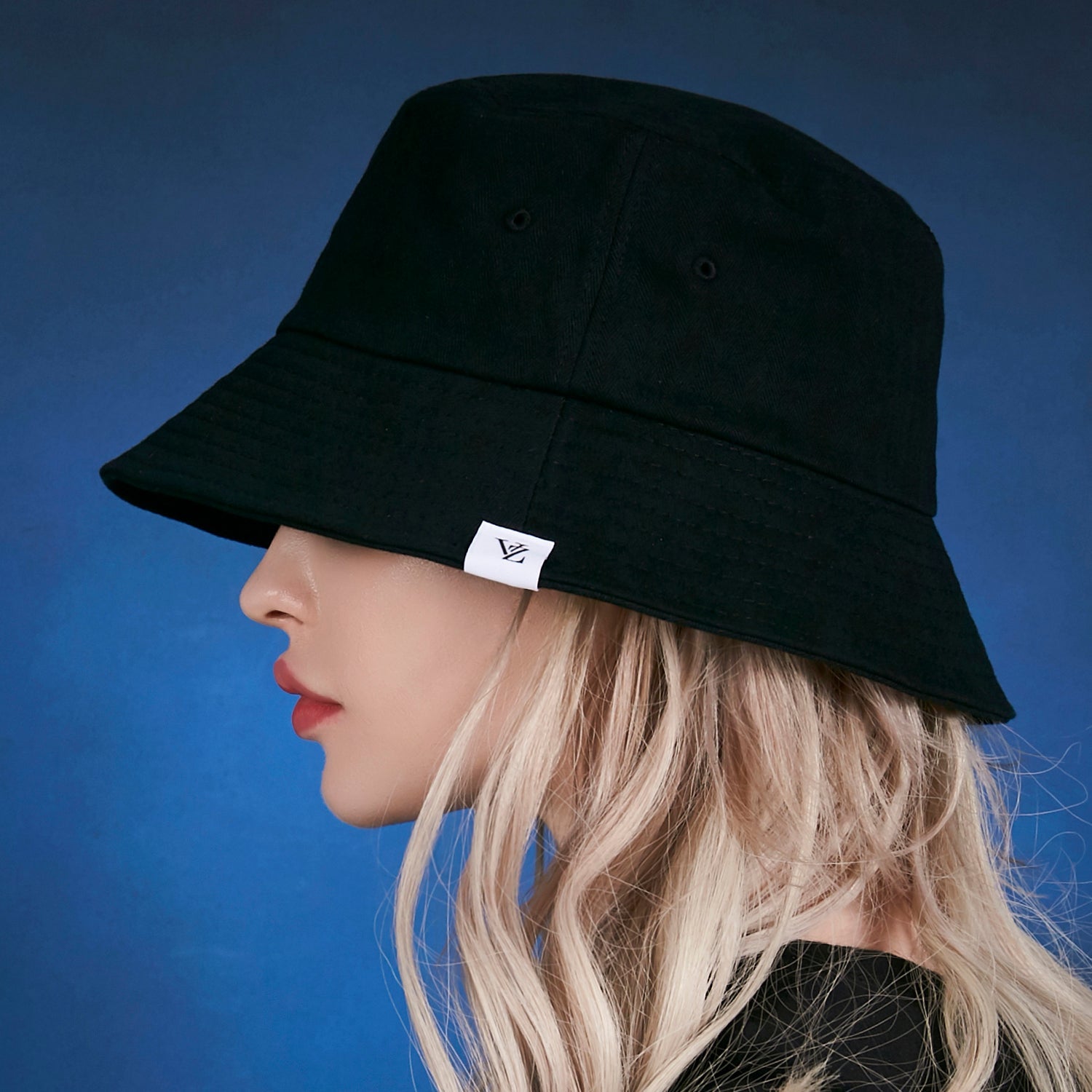 Herringbone label bucket hat