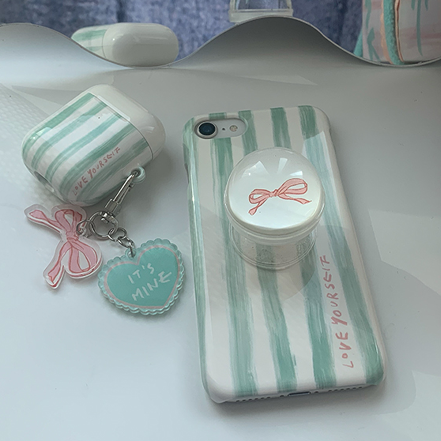 Airpods • Buds case _ Green letter