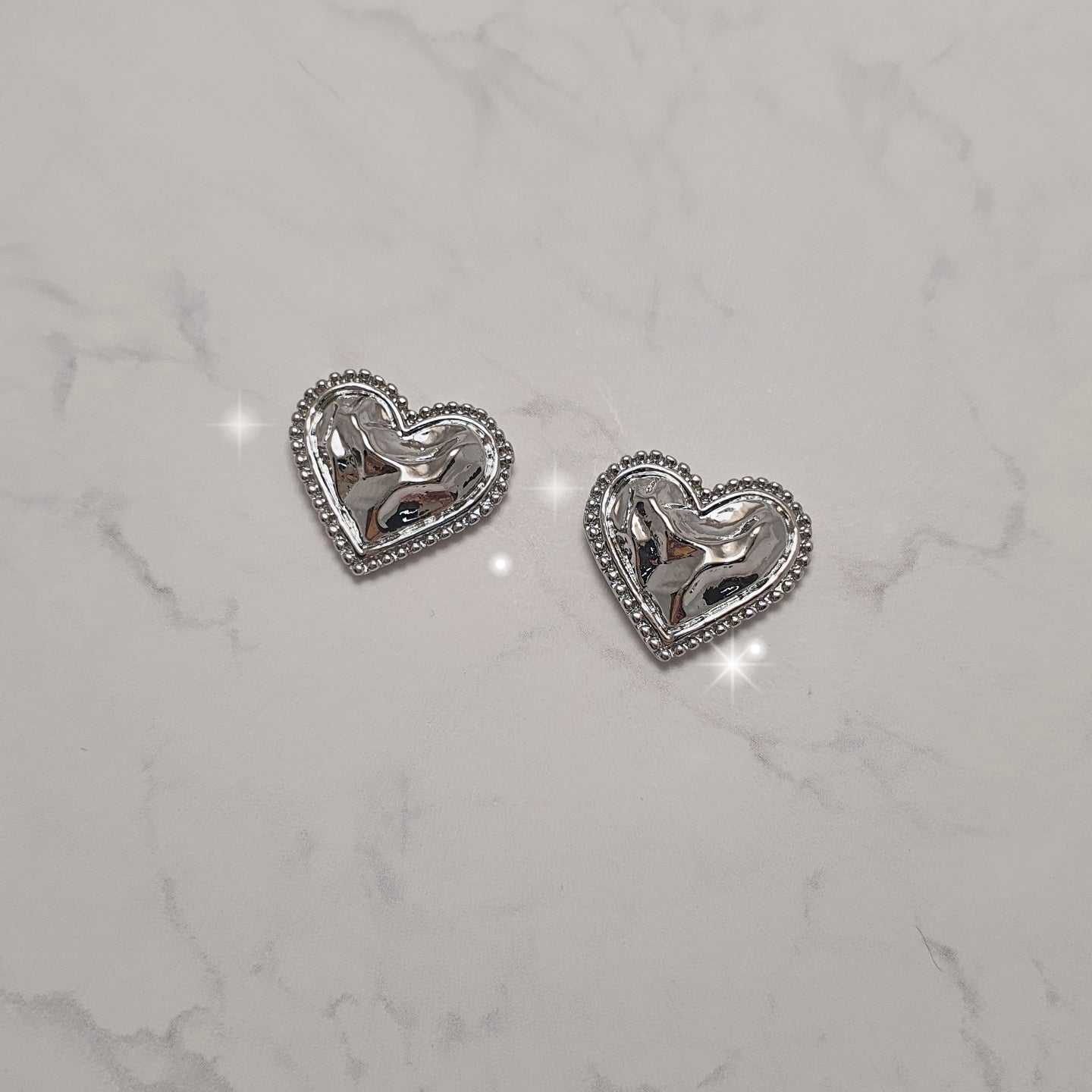  Silver Laced Hearts Piercing (Red Velvet Joy, IVE Gaeul, ITZY Yuna, fromis_9 Jiwon, Mamamoo Moonbyul Earrings)