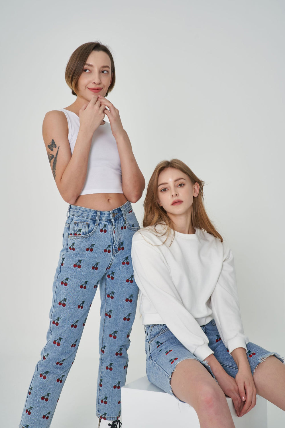 STRAIGHT FIT CHERRY EMBROIDERY DENIM PANTS [6851]