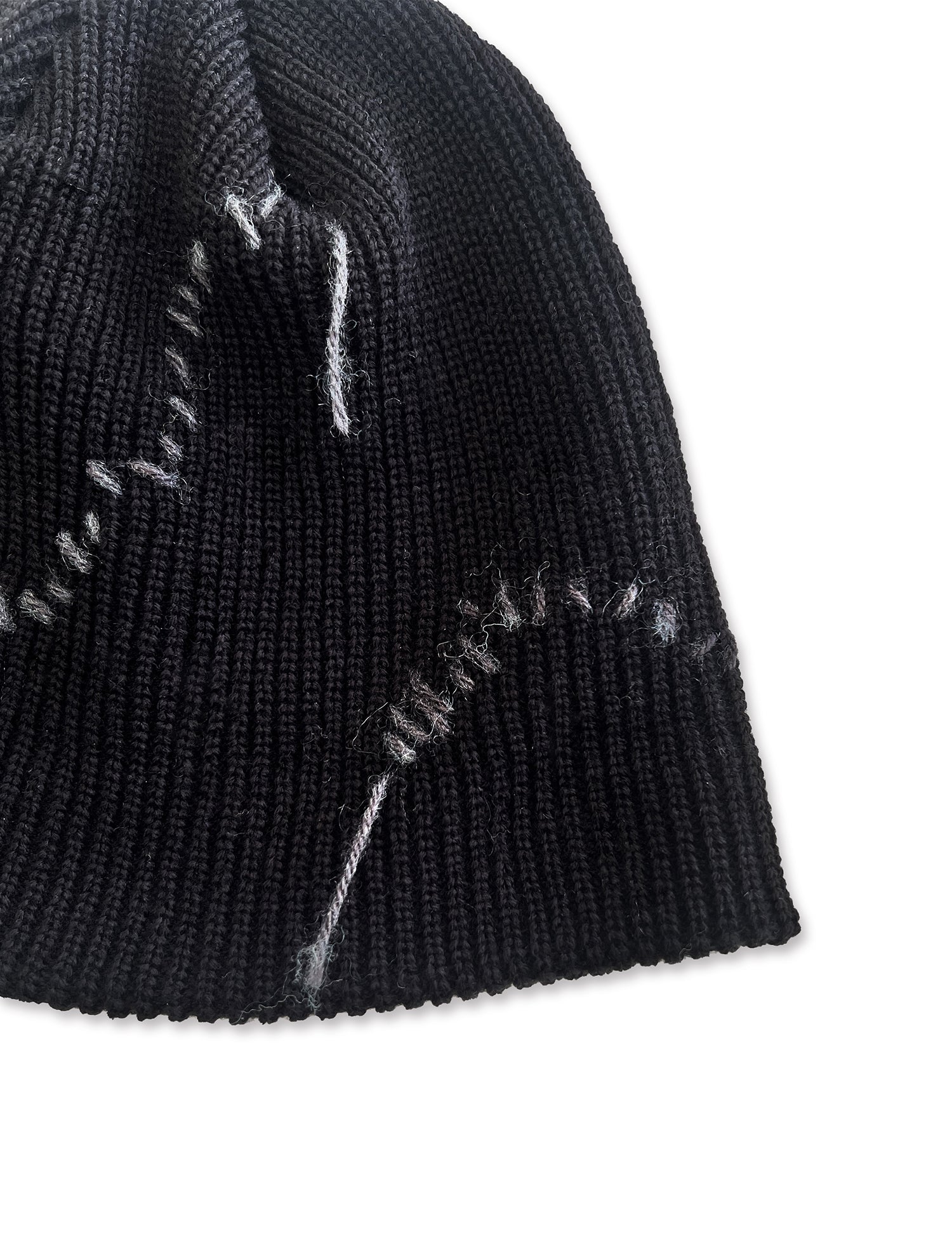 Wave Hand Stitch Detail Beanie / Black