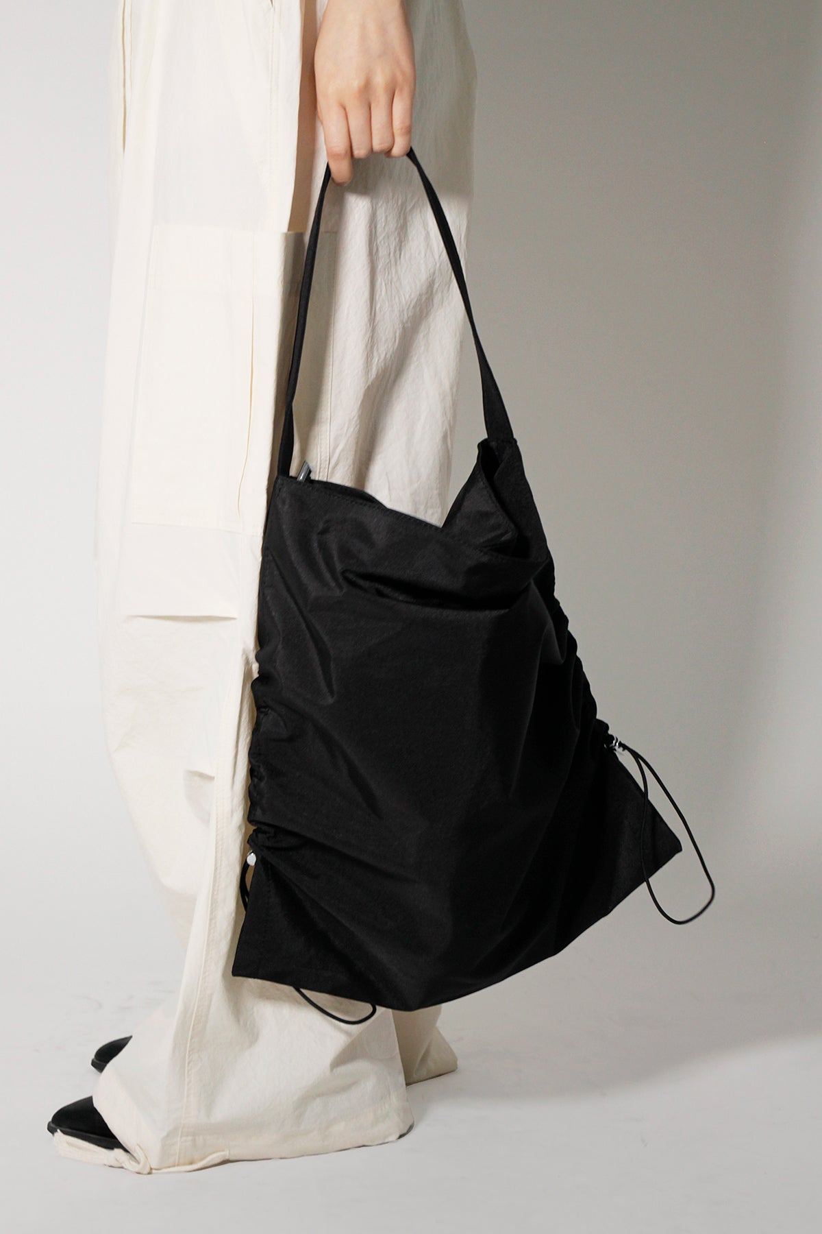 string point shoulder bag